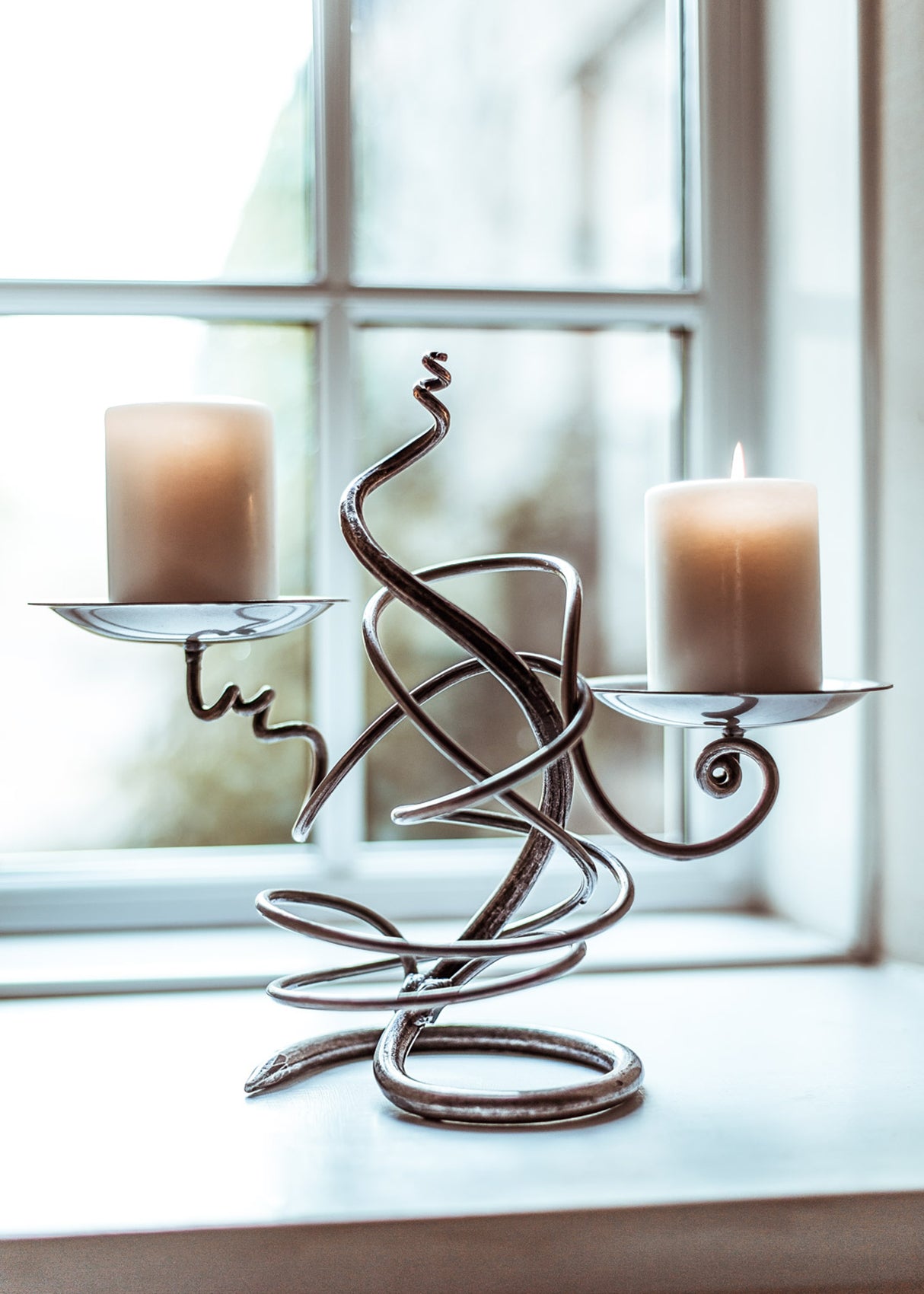 Handgeschmiedeter Kerzenständer Double Tangle aus Stahl, Made in Scotland