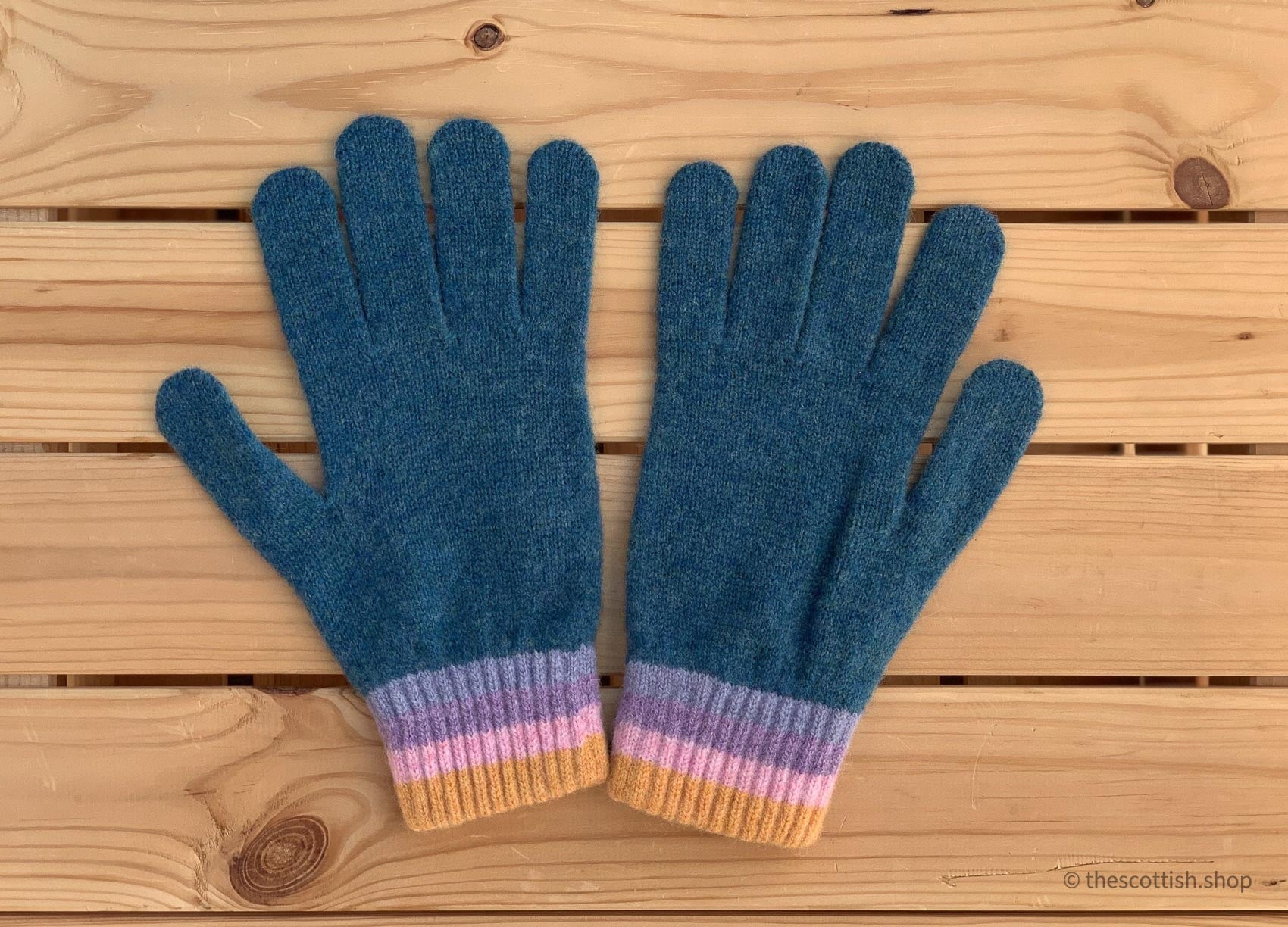 Schottische Handgelenkwärmer aus Lammwolle in Türkis, gestrickt in Schottland