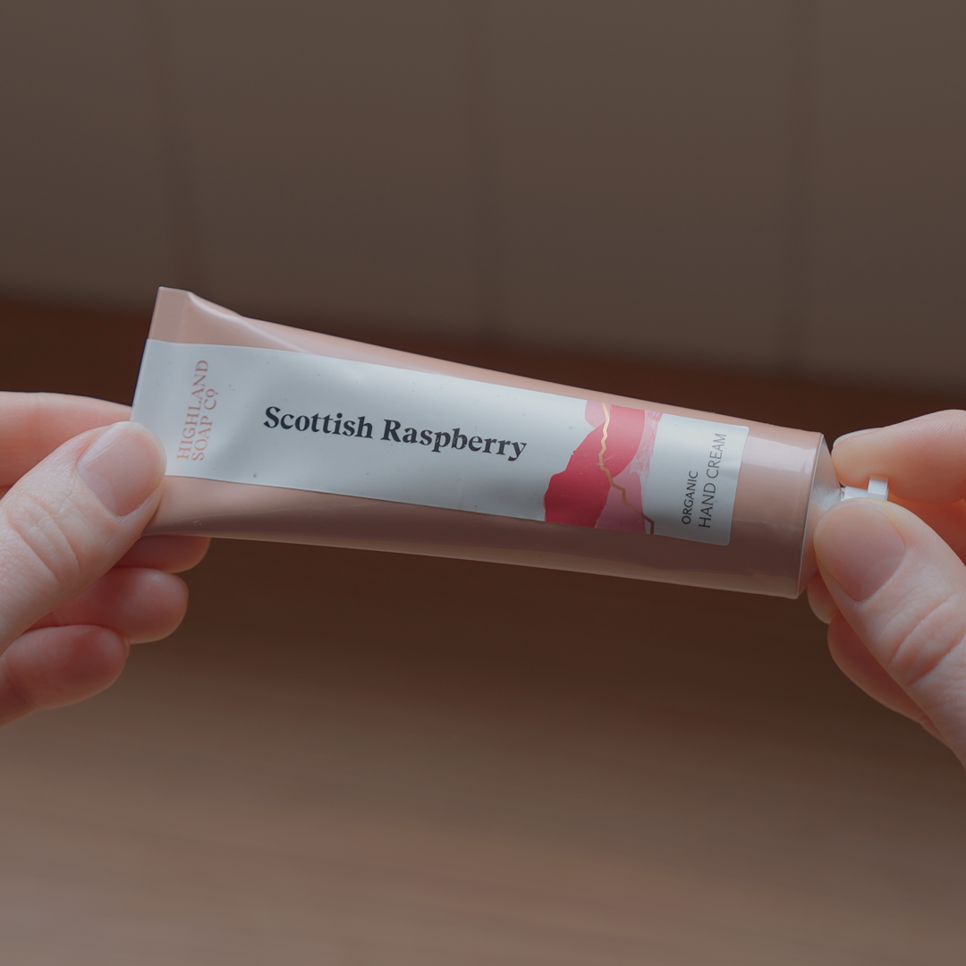 Organische Handcreme Wild Scottish Raspberry 70ml — Tubenansicht, The Highland Soap Company