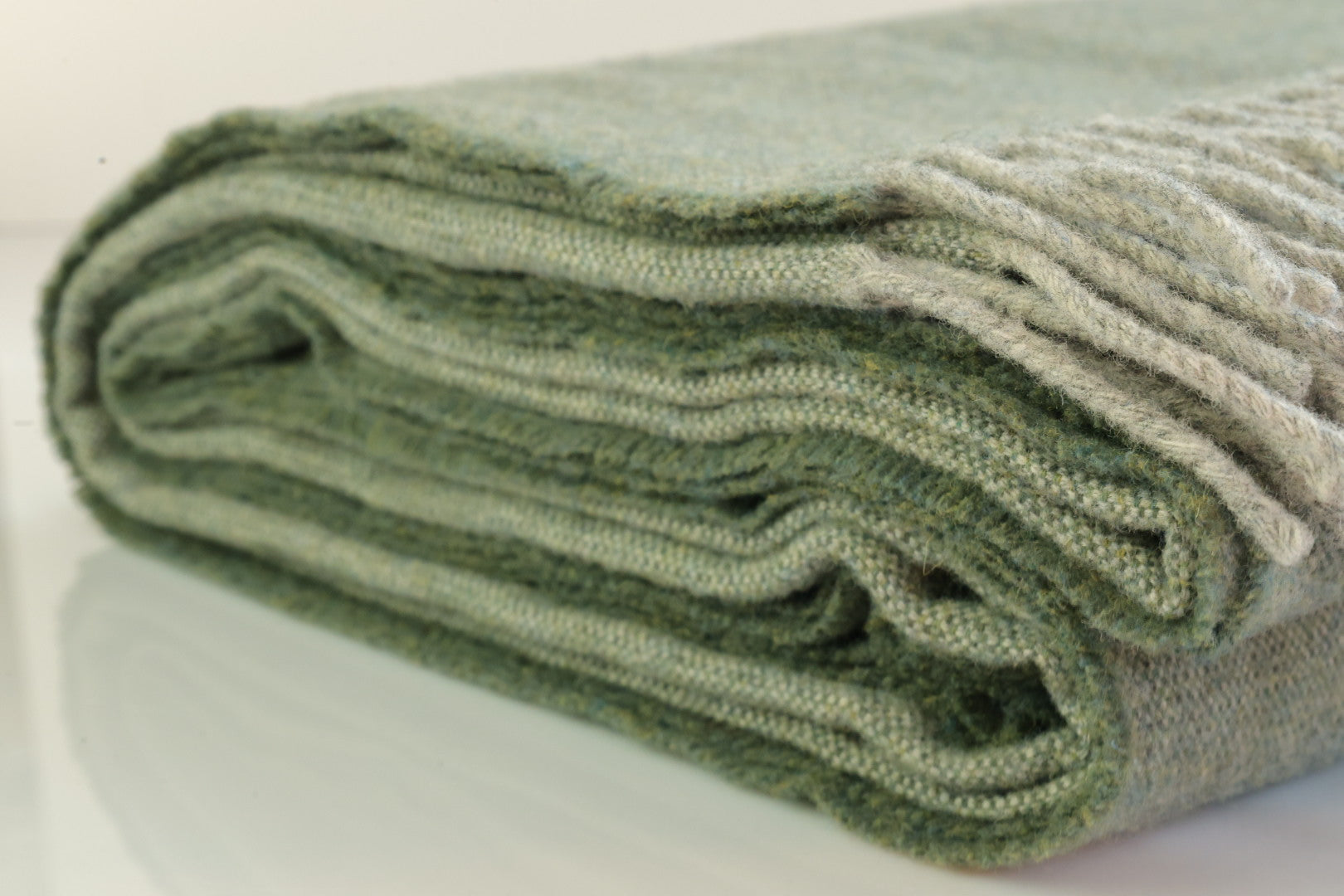 Bedspread 100% virgin wool green