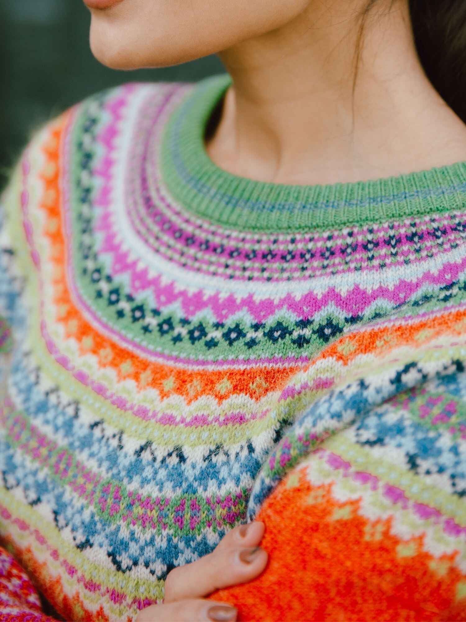 Eribé Alpine Bellarose Fairisle-Jochmuster Nahaufnahme Merino Angora
