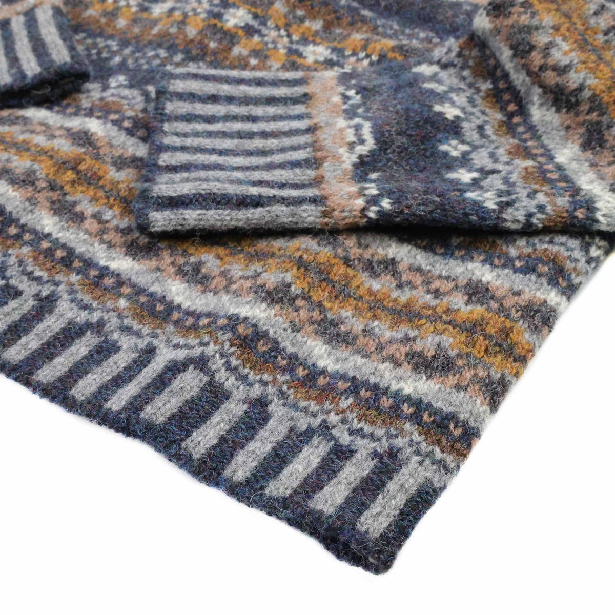 Eribé Damen Westray Pullover Caithness — Detailansicht gestreifter Rippensaum an der Taille in Marine und Grau
