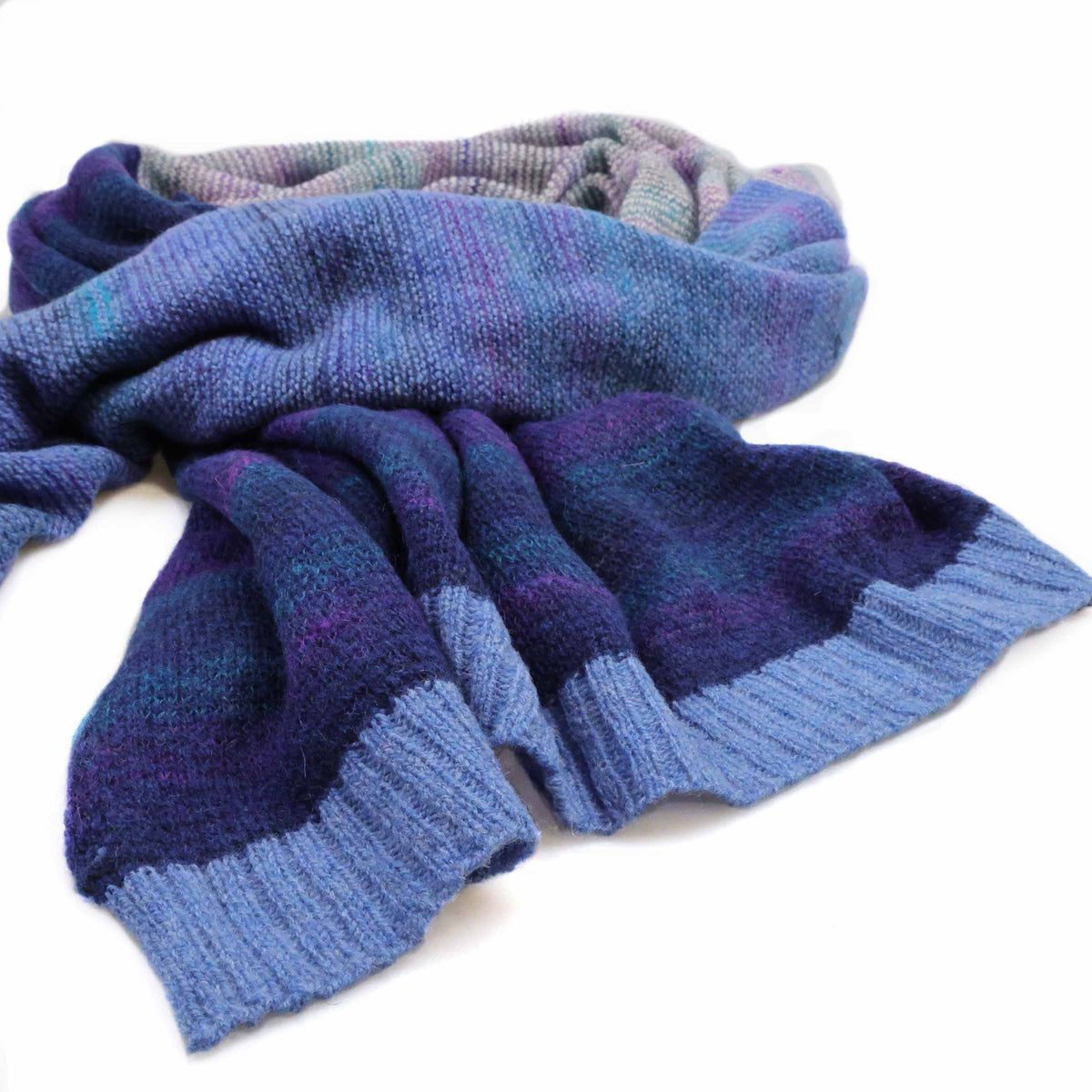 Eribé Treeline Wrap Stola Classic — Nahaufnahme Wollstruktur und Musterdetail
