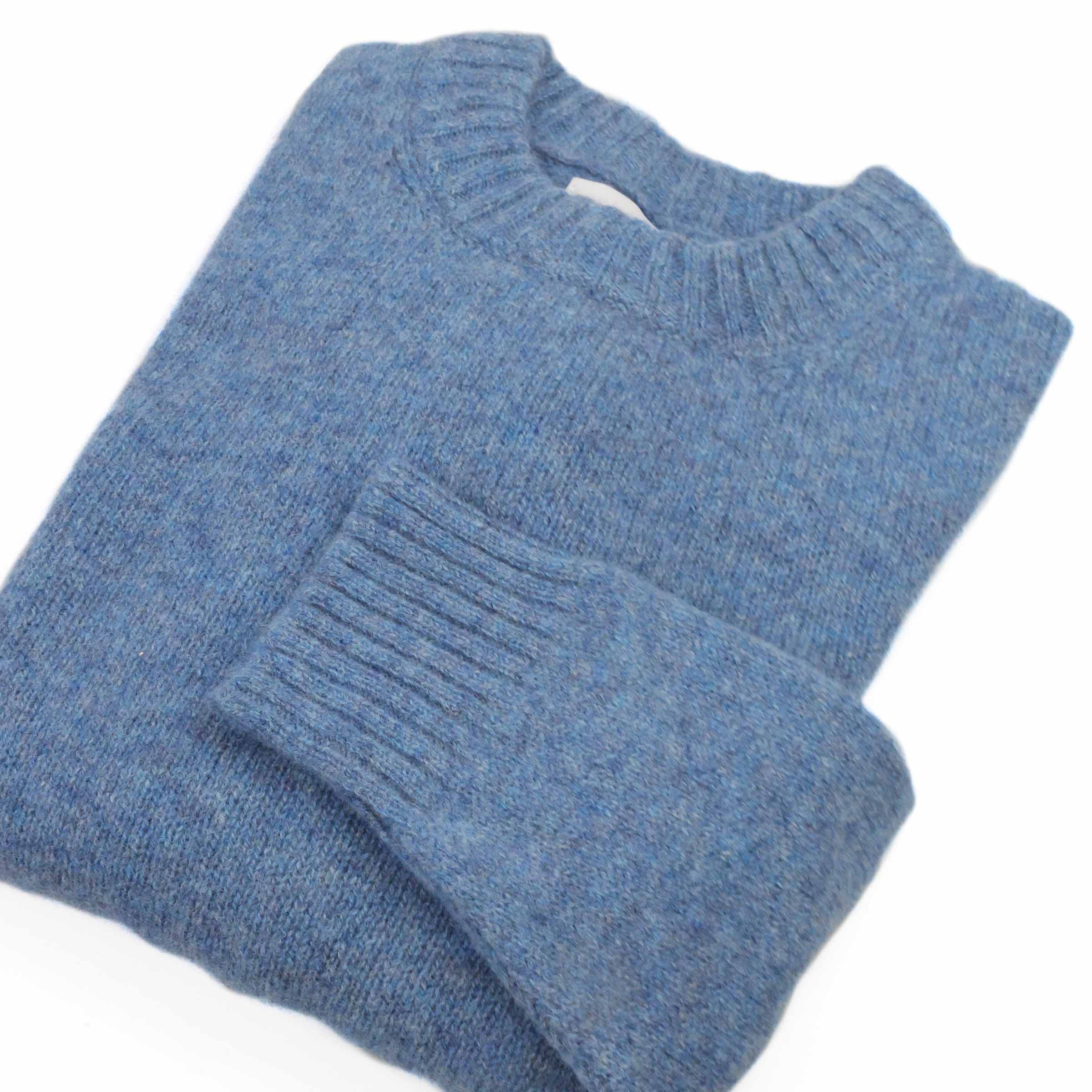 Eribé Herren Brora Pullover Delphinium Blau — 100% Shetlandwolle, Tweed-Nep-Garn, relaxed fit, Made in Scotland