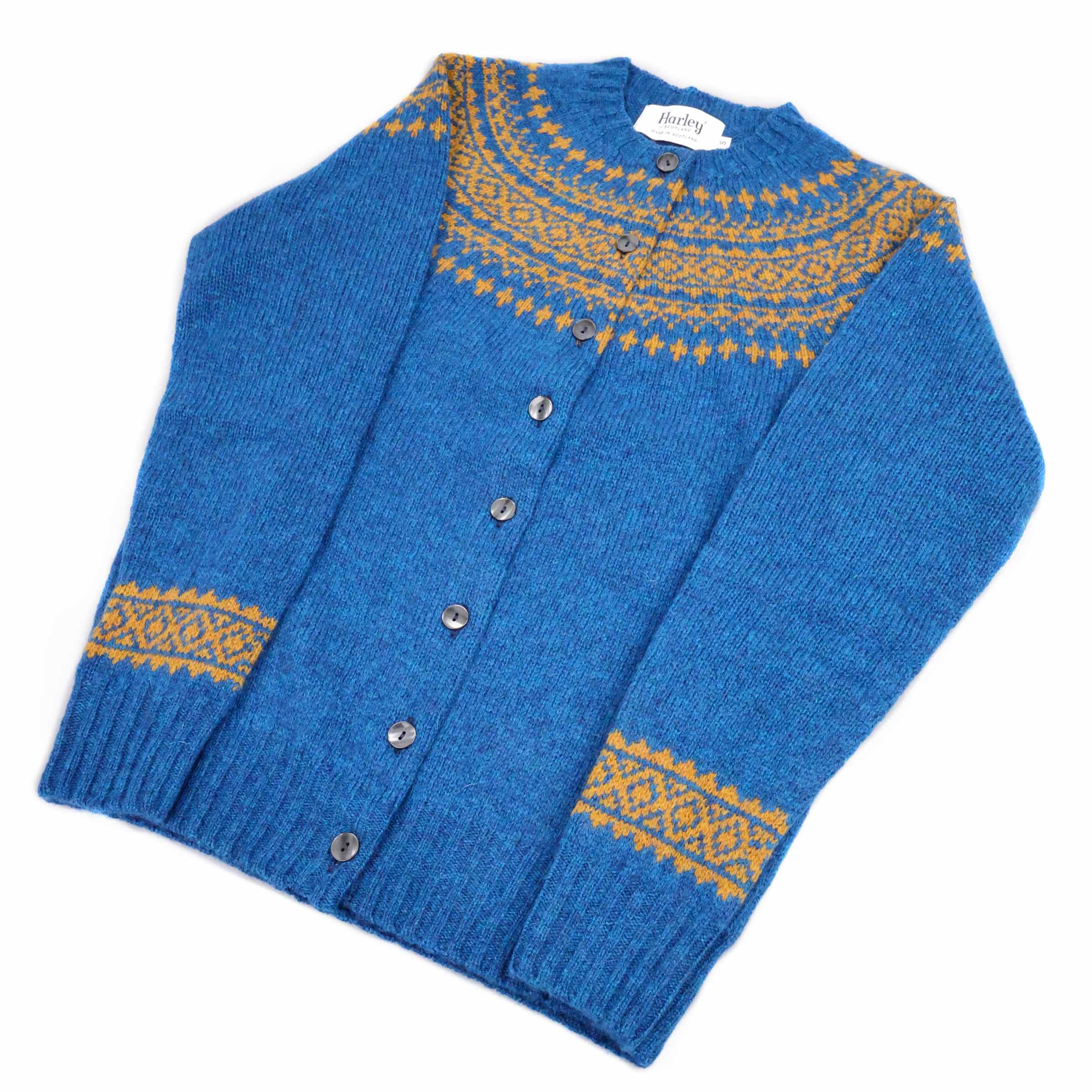 Harley of Scotland Damen Fairisle Strickjacke Neptune Blau mit Gold Dust — Rundpasse-Fairisle-Muster, Perlmuttknoepfe, 100% Supersoft Schurwolle, Made in Scotland