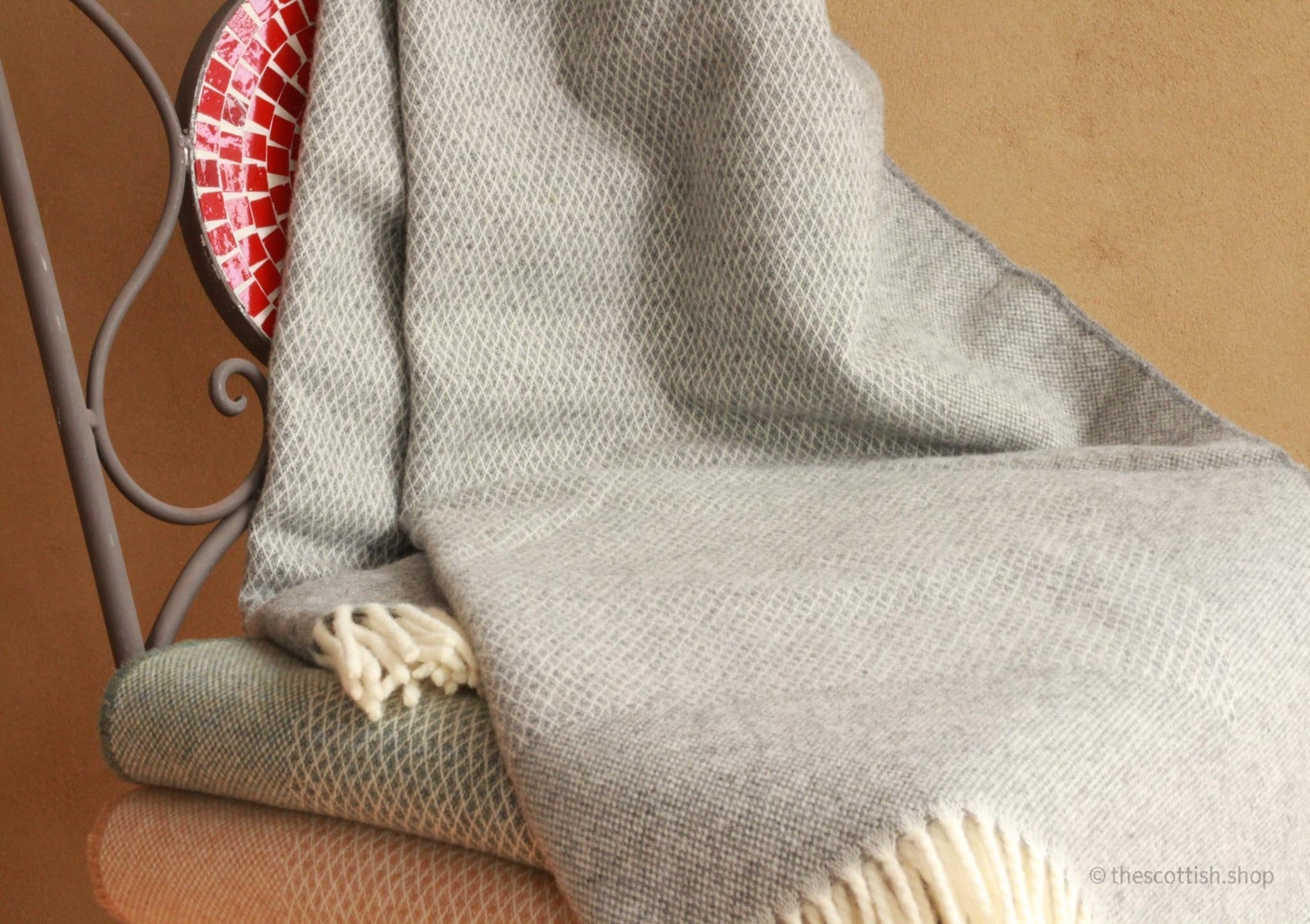 Kuscheldecke-Grau-Wolldecke