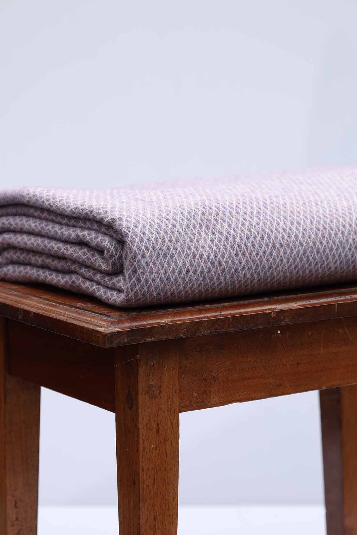 Cuddly blanket diamond pattern lavender