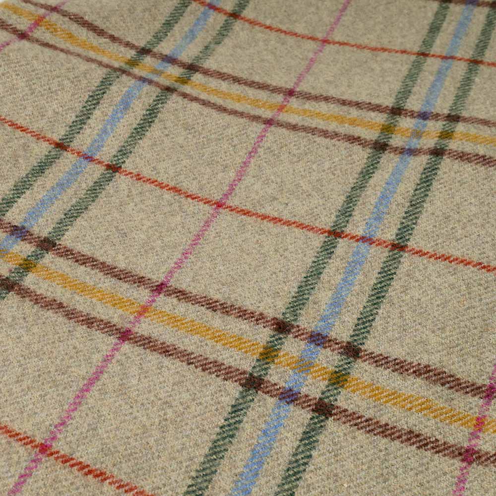 Kuuhi Tartan Picknickdecke Barra — reines Tartanmuster Draufsicht, Braun-Grün, gewebt in Schottland