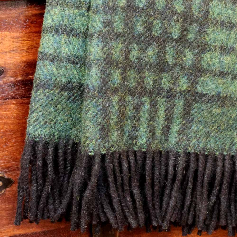 Shetland Wolldecke Grun Pfau mit fransen