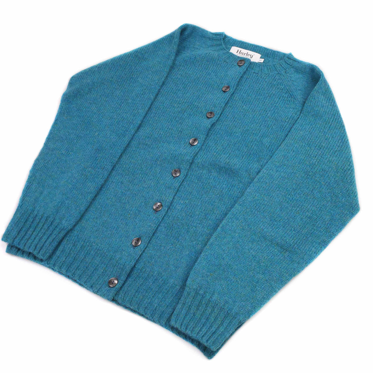 Harley of Scotland Damen Strickjacke Aqua Blau — Gesamtansicht, tuerkis-aquafarbene Schurwolle mit Taschen und feinen Knoepfen, Made in Scotland