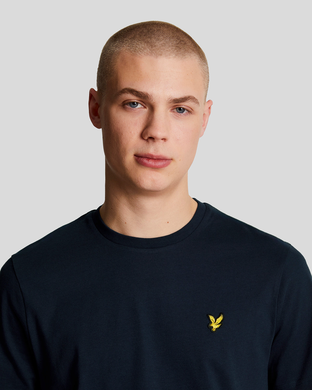 Lyle & Scott Herren T-Shirt Rundhals Navy — Passform und Schnitt
