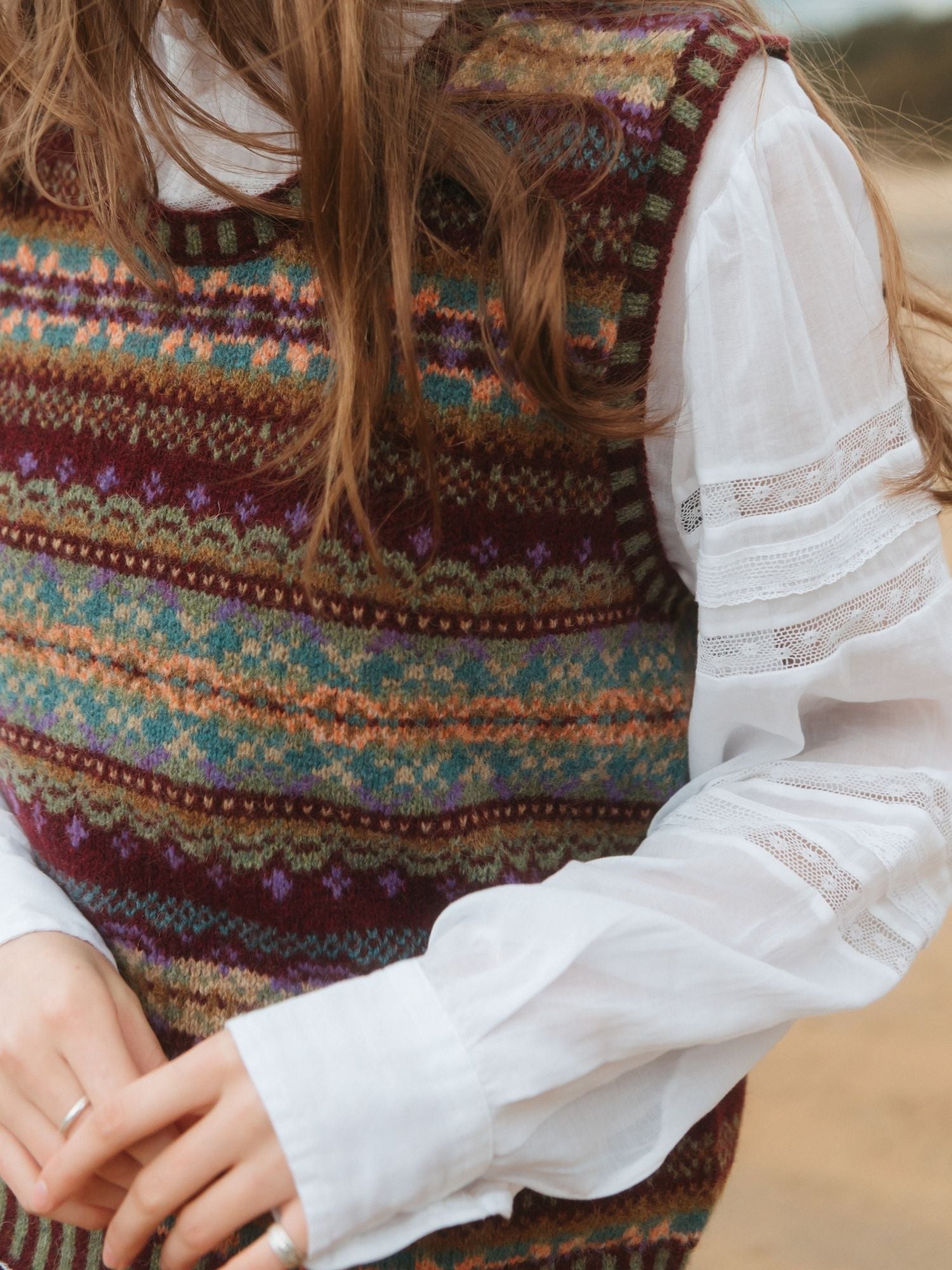 Eribé Westray Weste Erica Fair-Isle-Muster Nahaufnahme Supersoft Shetlandwolle