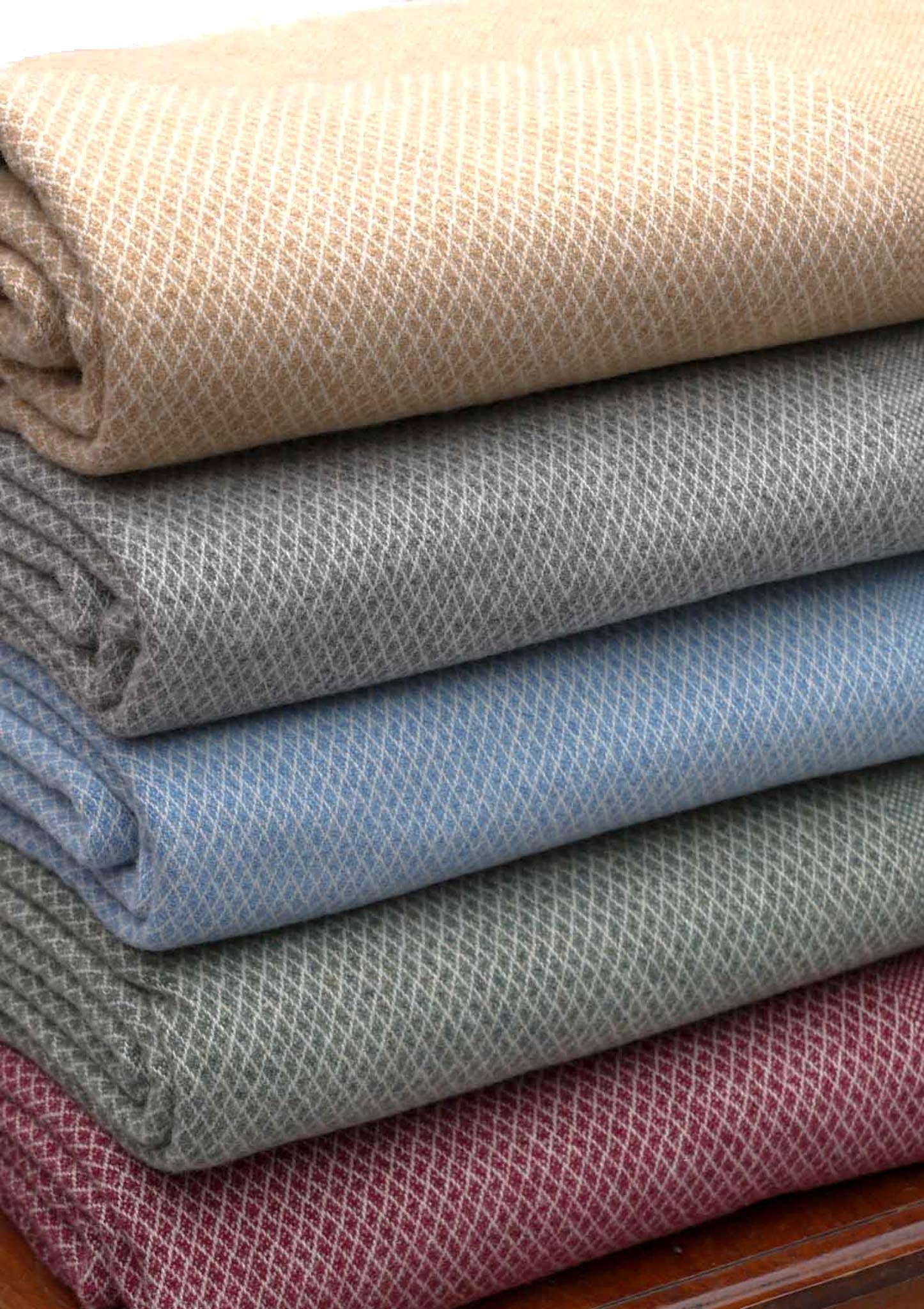 Cuddly blanket diamond pattern blue