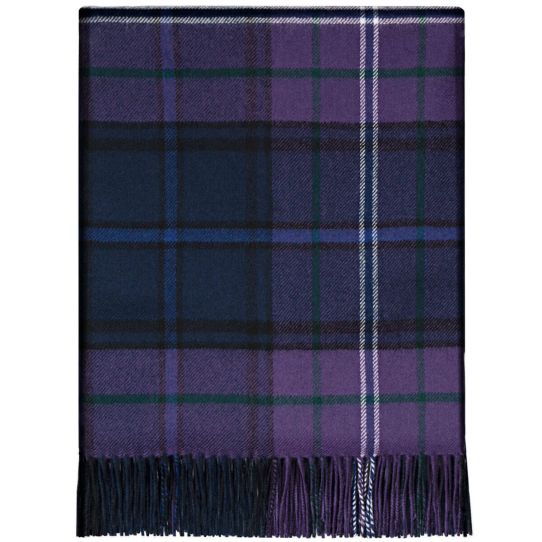 Lochcarron Wolldecke Scotland Forever Modern Tartan — Lila und Marine mit farbigen Überkaros, 100% Lammwolle, Made in Scotland