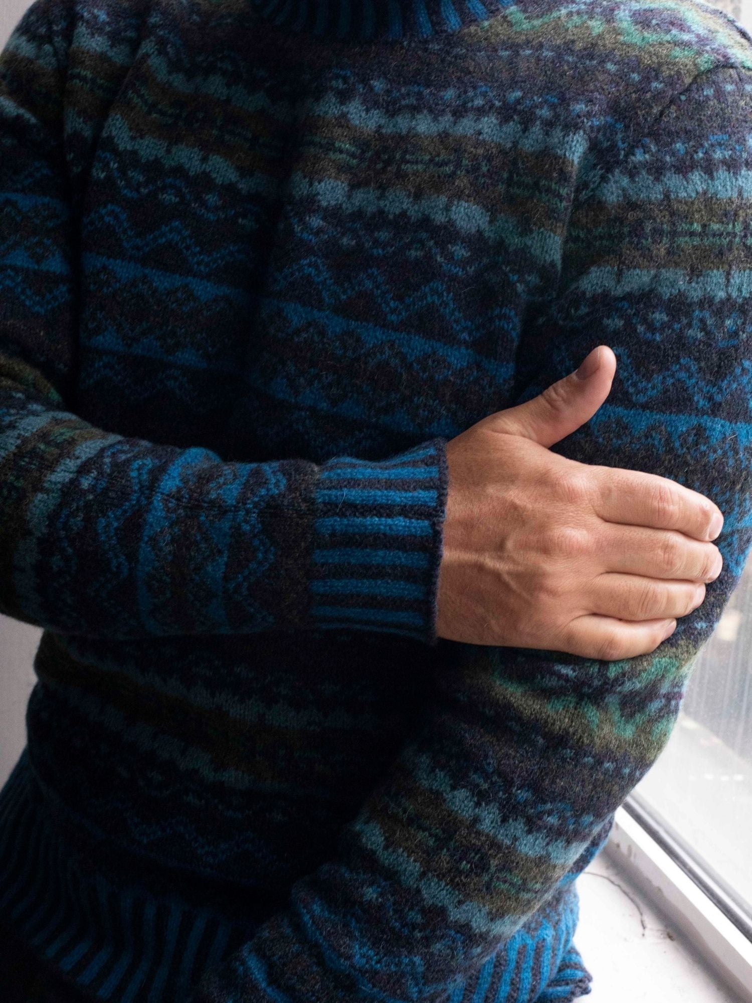 Eribé Brodie Kingfisher Fairisle-Muster Nahaufnahme Shetlandwolle