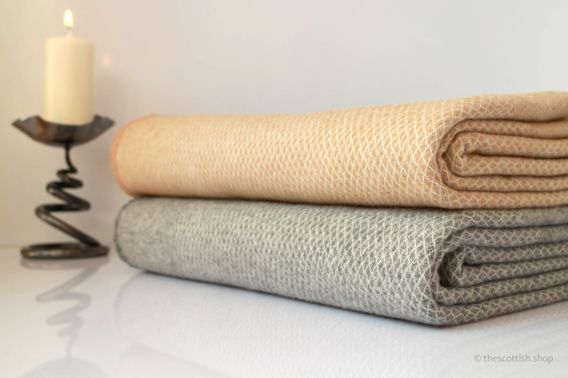 Lammwolle Kuscheldecke Rautenmuster Grau