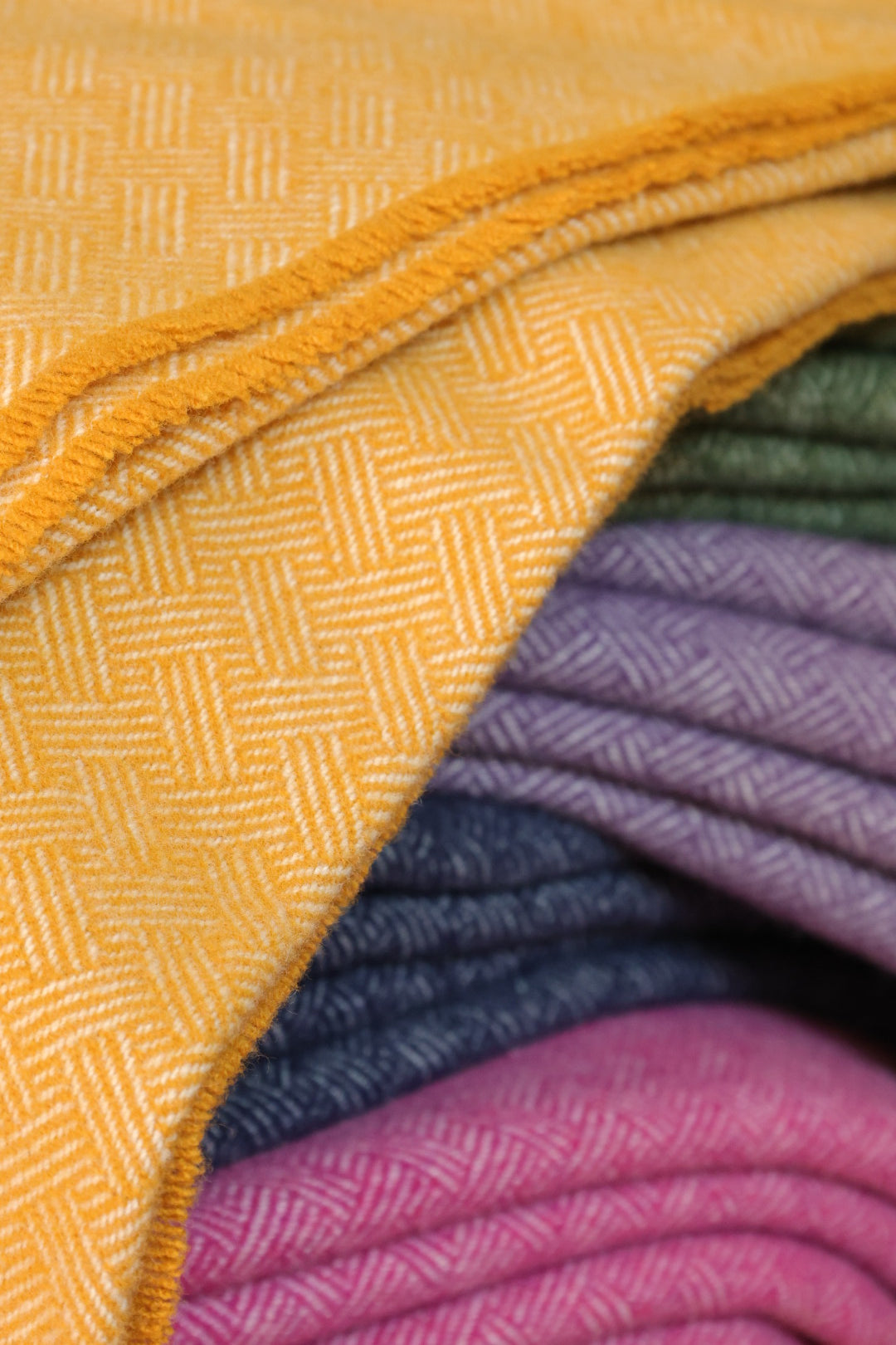 Lammwolle Kuscheldecke Gelb