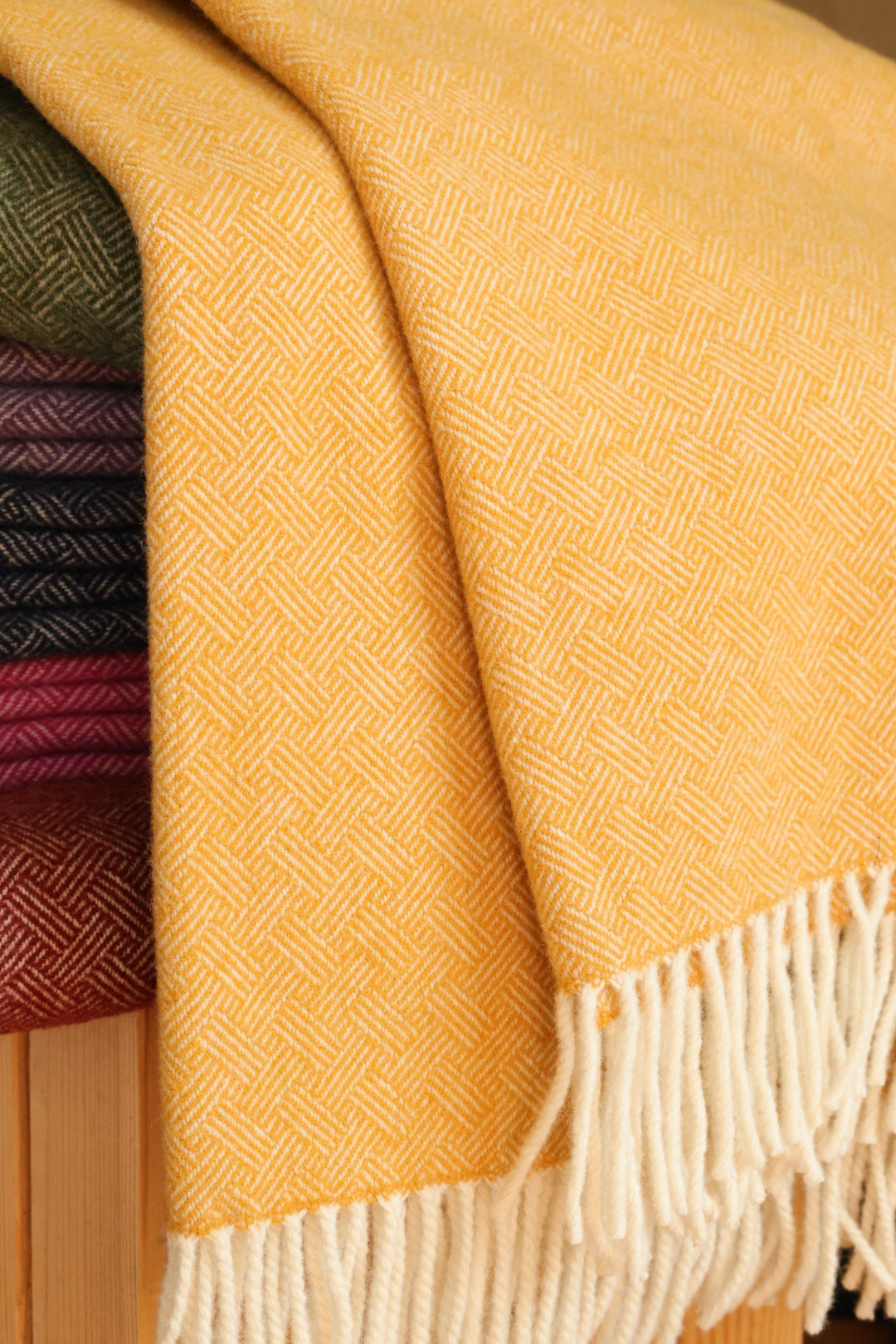 Lammwolle Kuscheldecke Gelb