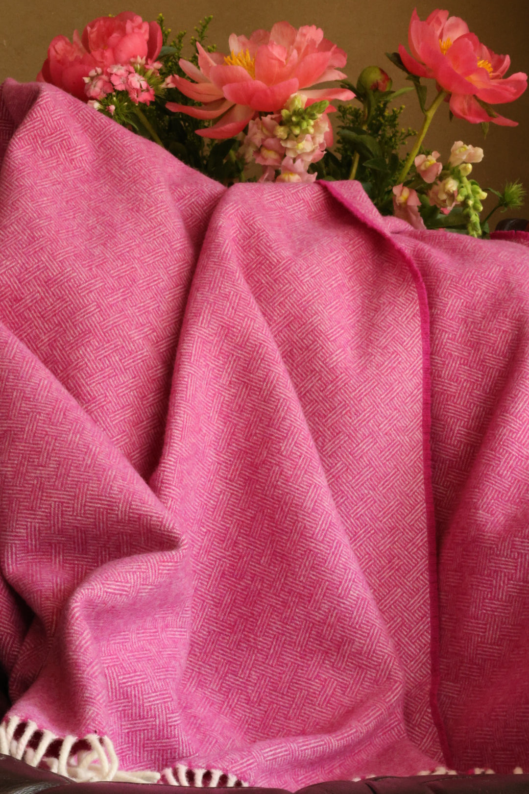 Lambswool blankets line pattern pink