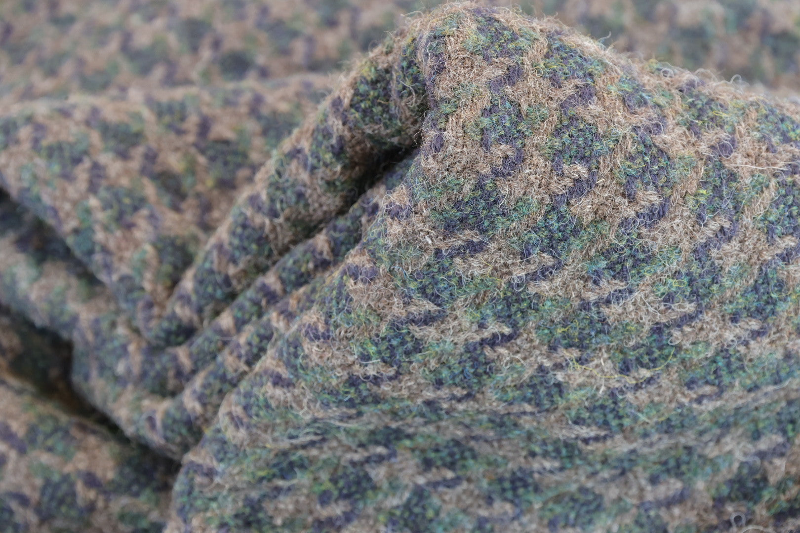 Houndstooth Shetland Sofa Wool Blanket | Peacock