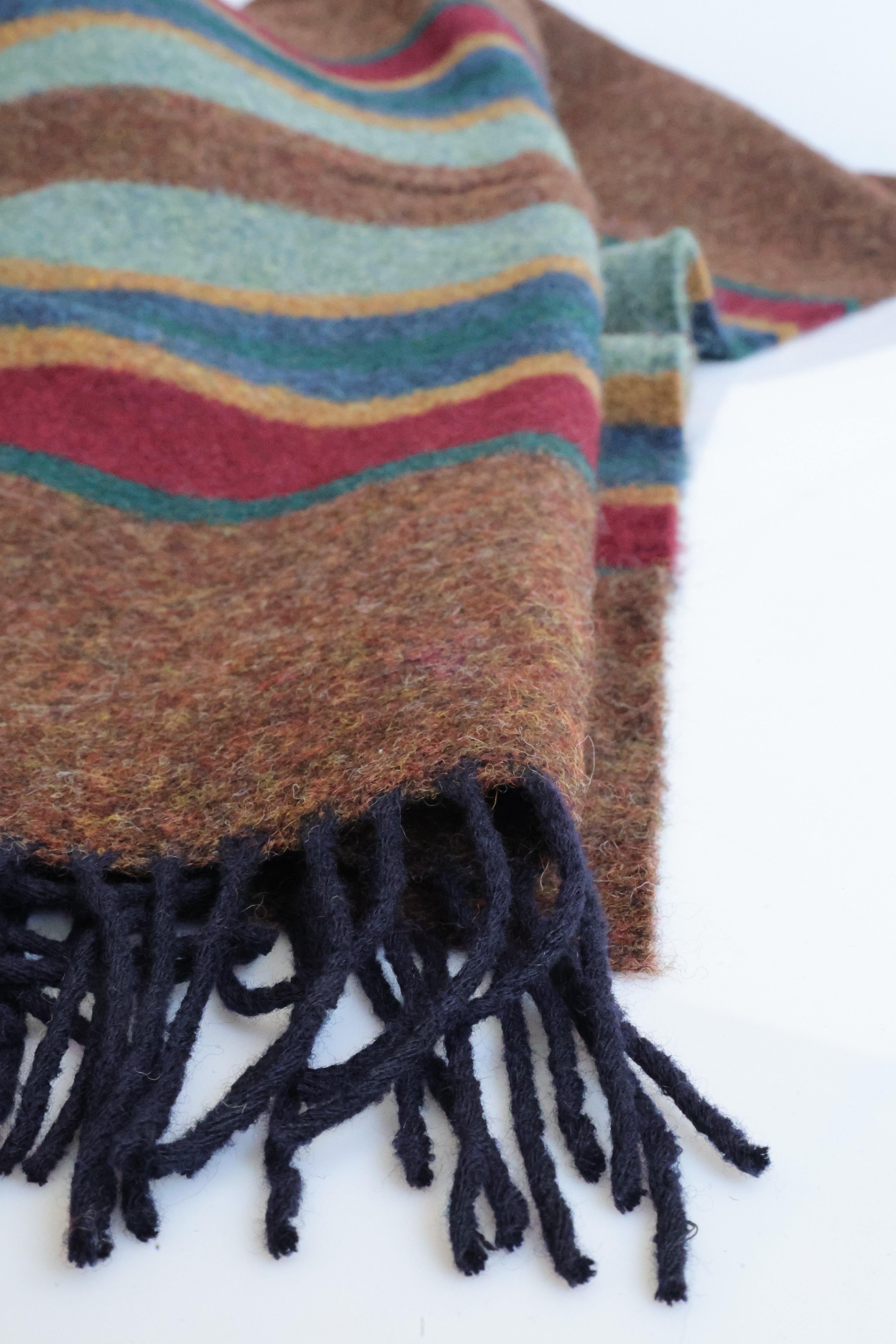 Braun_Decke_mit_Blau_Fransen