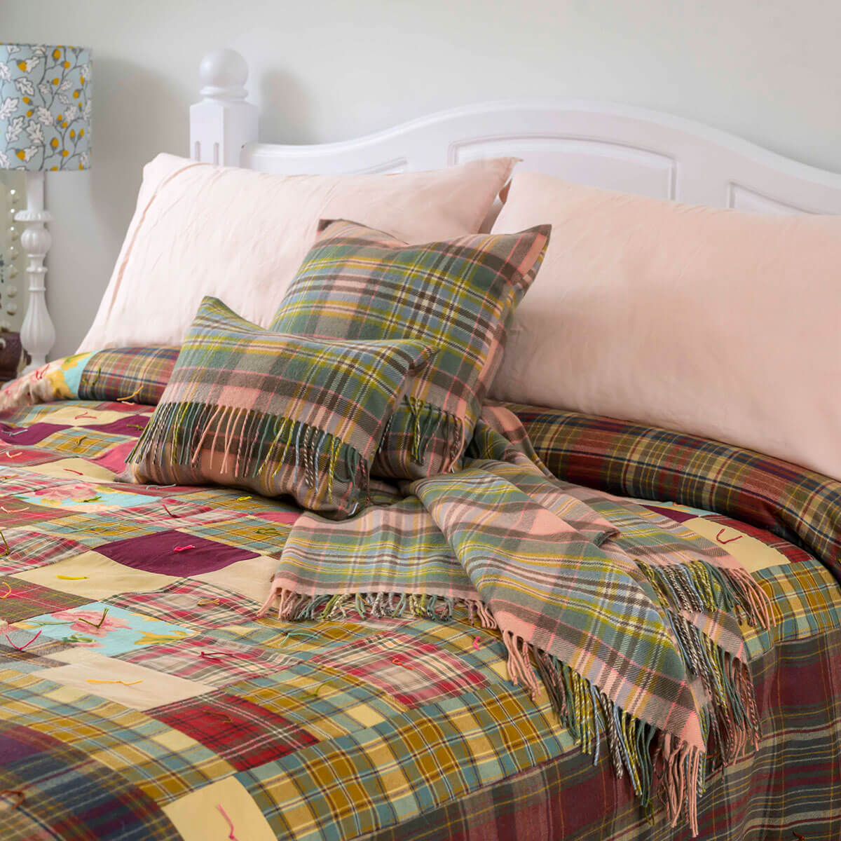 Lochcarron Wolldecke Dundee Rose Tartan – Interiors-Styling