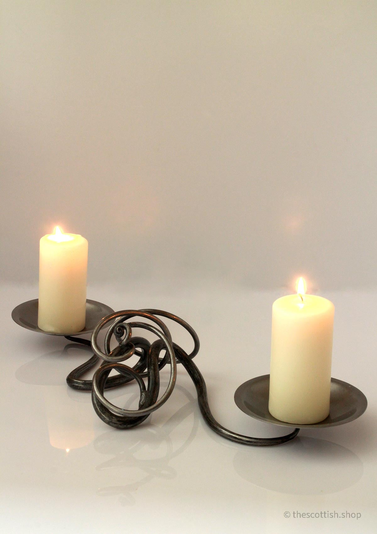 Doppelter-Tangle-Tisch-Kerzenständer