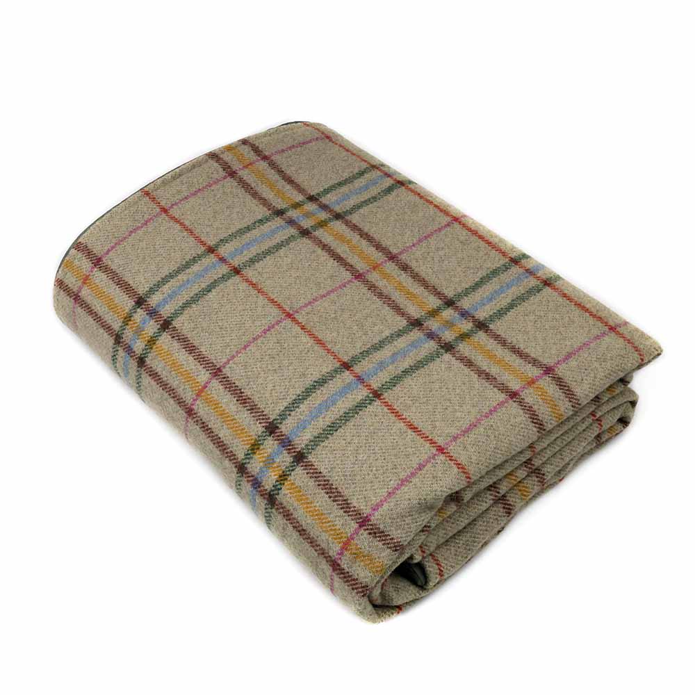 Couvertures en laine aux motifs tartan modernes, fabriquées en Écosse