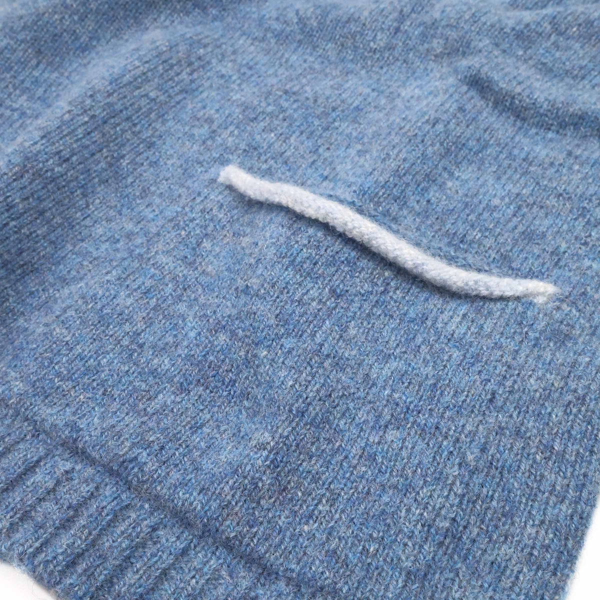 Eribé Damen Tweed Nep Pullover Delphinium — Detailansicht Vordertasche mit Rollbündchen