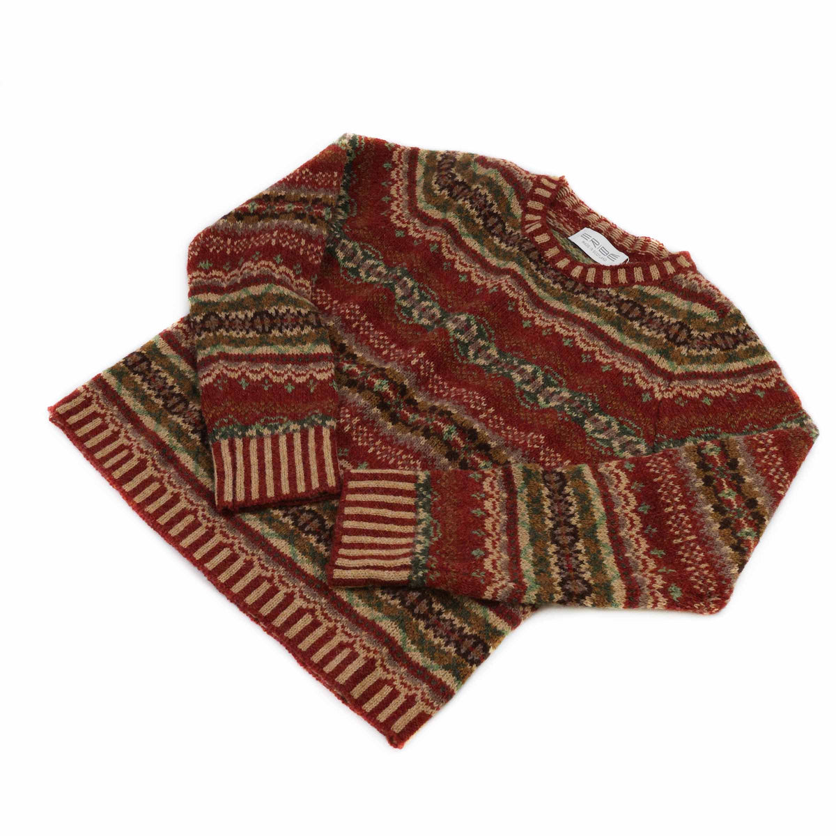 Eribé Damen Westray Pullover Ferris — Rostrot mit Oliv, Grün, Braun und Beige, Fair-Isle-Muster, gestreifter Rippensaum, flach gelegt, 100% Shetlandwolle