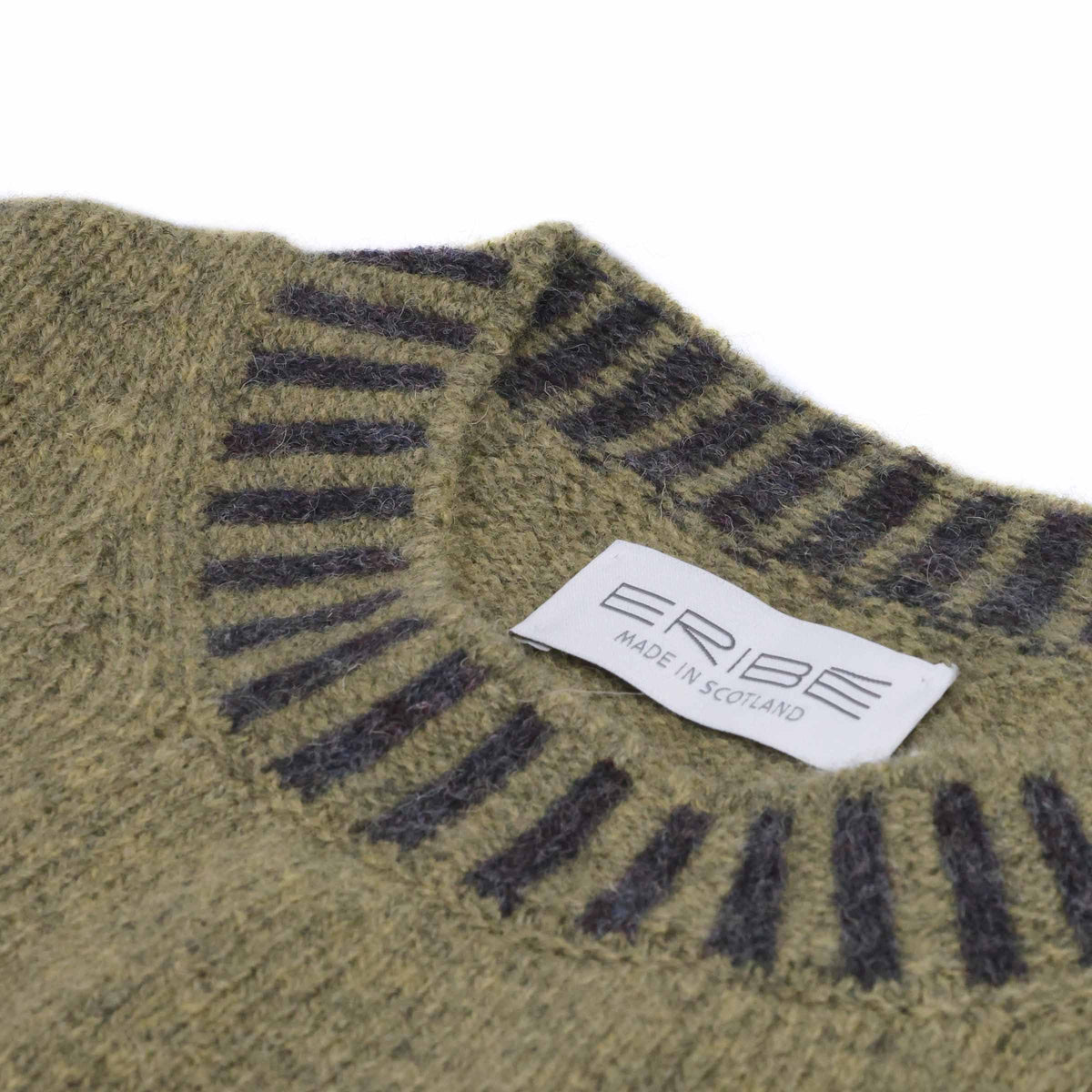 Eribé Herren Bruar Falls Pullover Steppa — Detailansicht Rollkragen und Rippenbündchen
