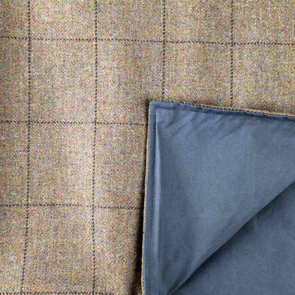Couverture de pique-nique familiale en tweed beige à carreaux écossais avec des rayures grises