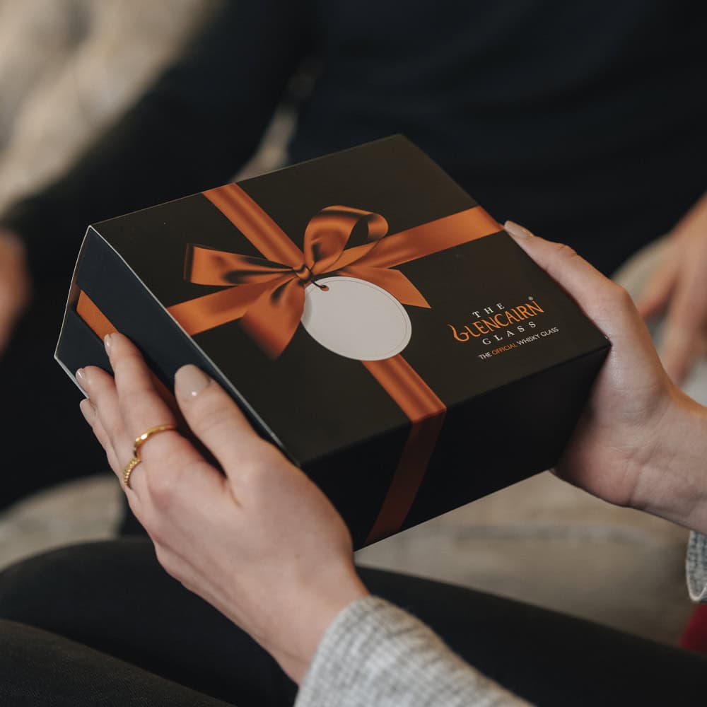 Glencairn Whisky Gläser 2er Set — Geschenkbox geöffnet mit zwei Gläsern