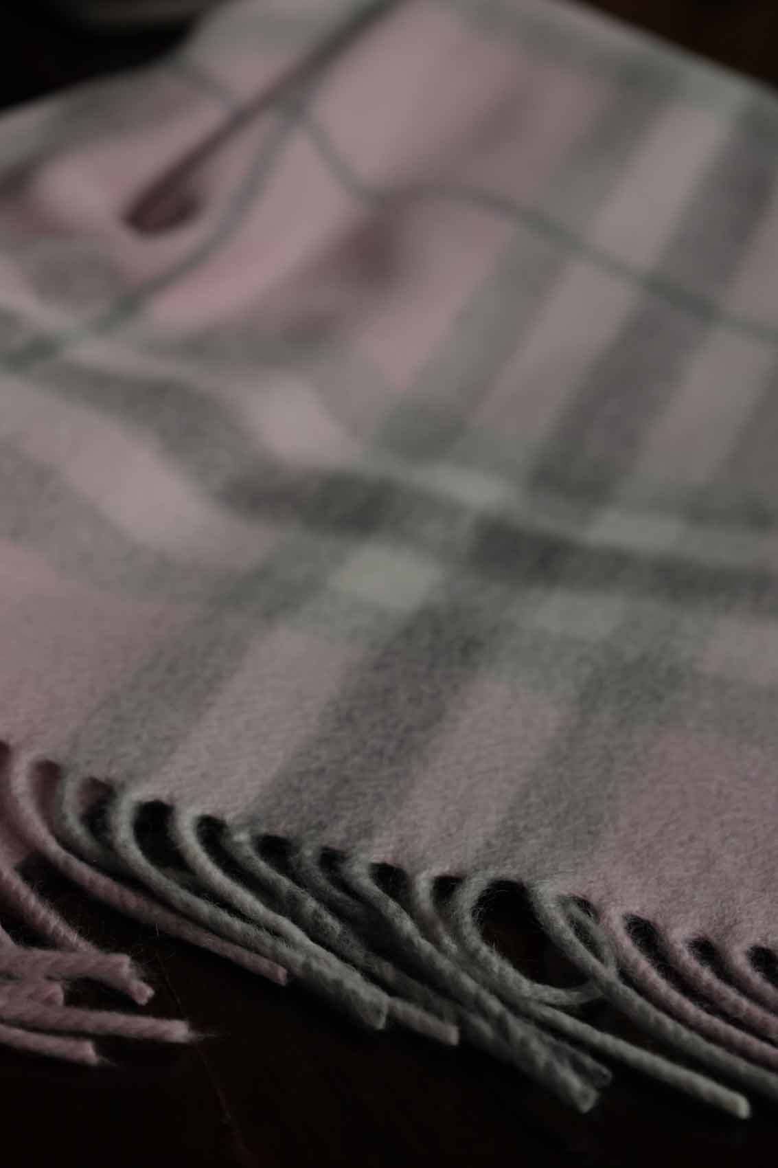 Großer Kaschmir Schal | Rosa und Grau Kariert
