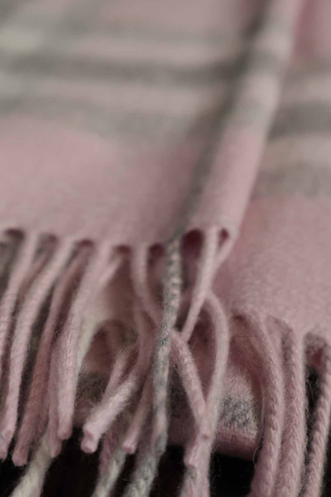 Großer Kaschmir Schal | Rosa und Grau Kariert