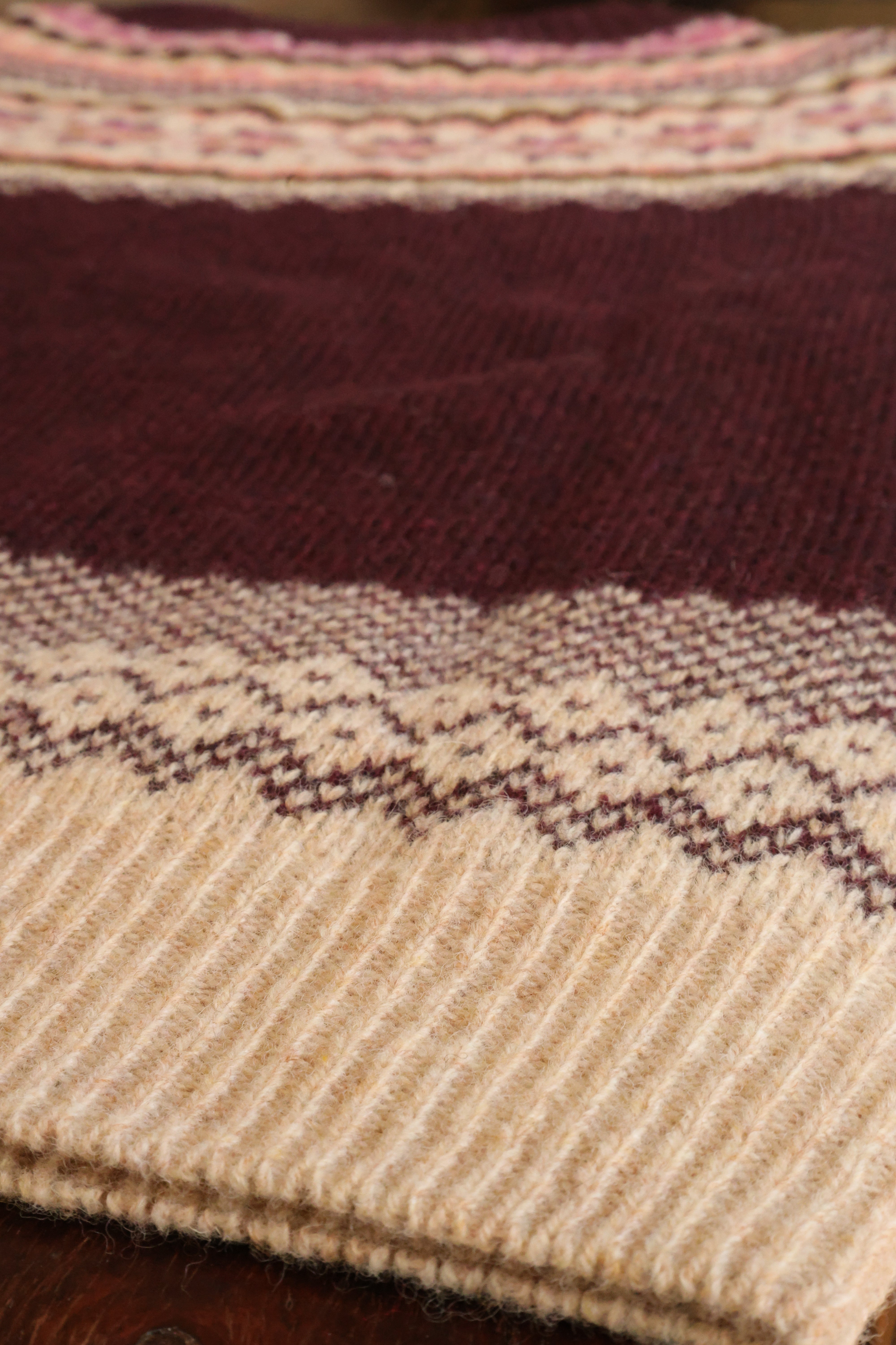 Fairisle Pullover Pullover mit Ärmelbündchen | Superweiche Lammwolle Dunkelviolett