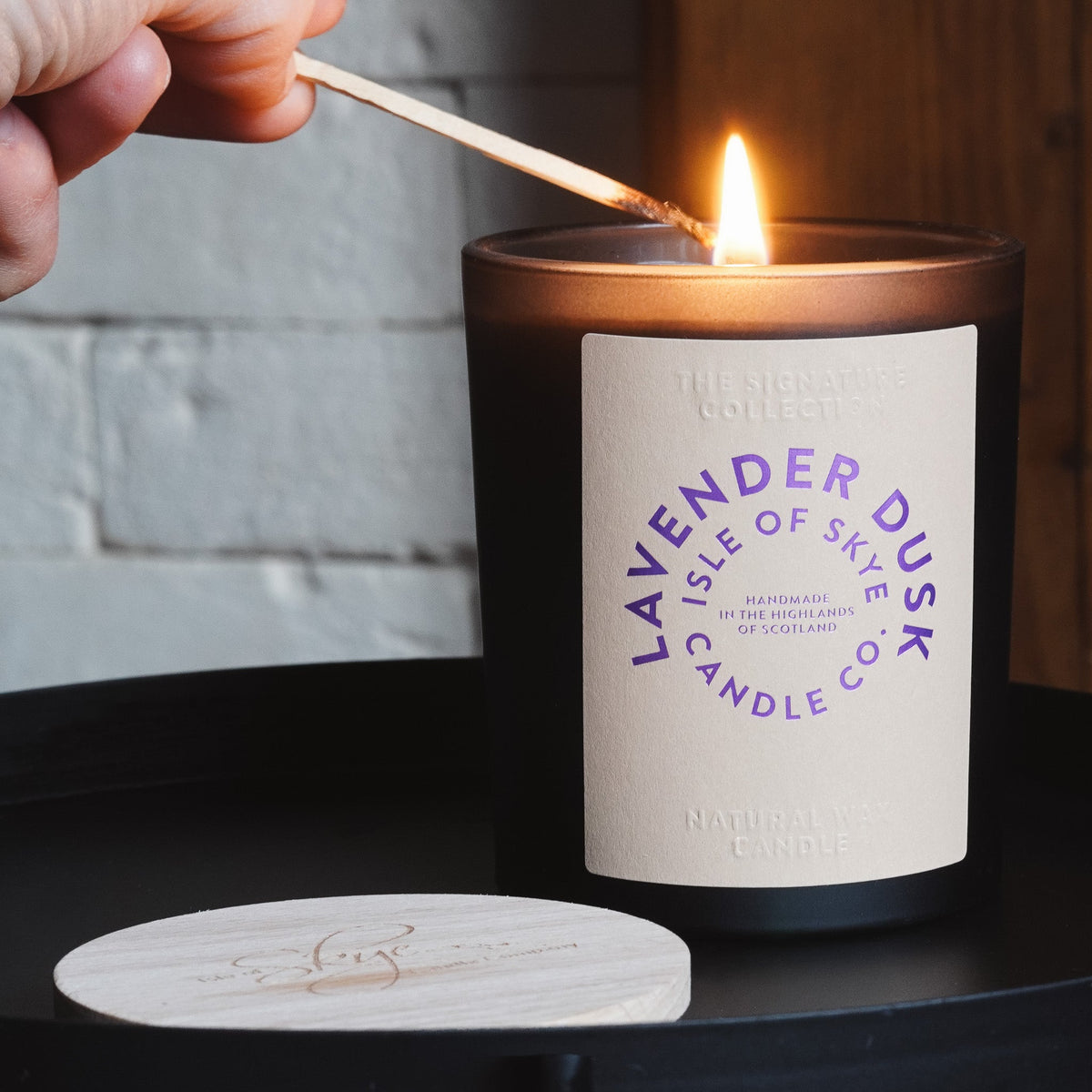 Isle of Skye Candles Lavender Dusk Duftkerze im schwarzen Tumbler – Produktansicht