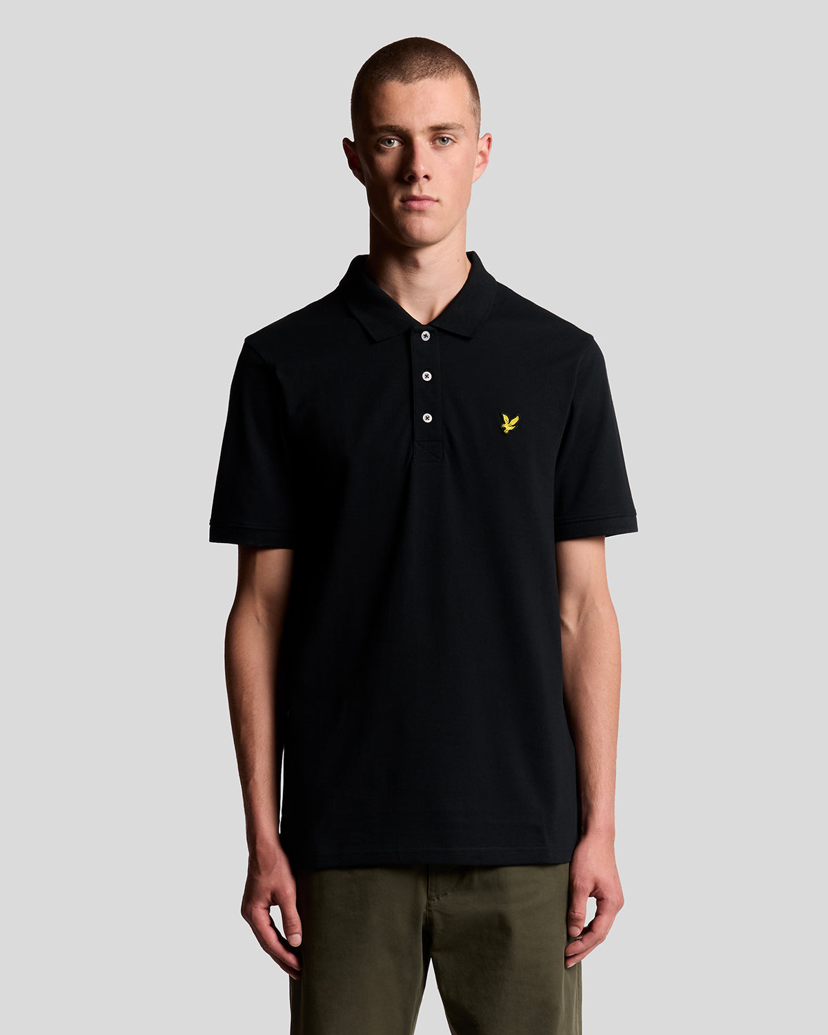 Lyle & Scott Herren Poloshirt Jet Black — Baumwolle, Regular Fit, goldener Adler