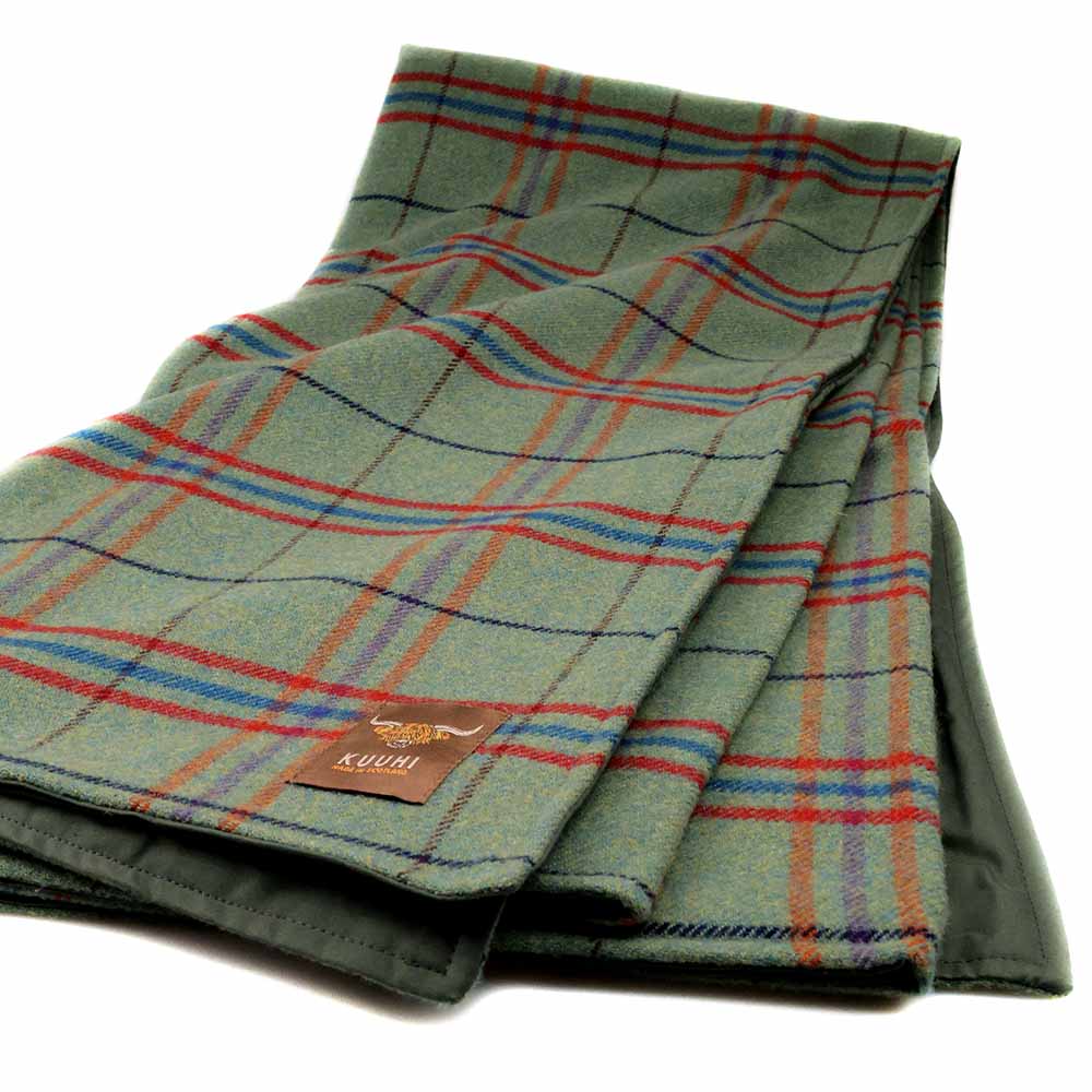Schottische Tartan Picknickdecke Isle of Staffa — warmes Rot, 100 % Lammwolle, hergestellt in Schottland von Kuuhi