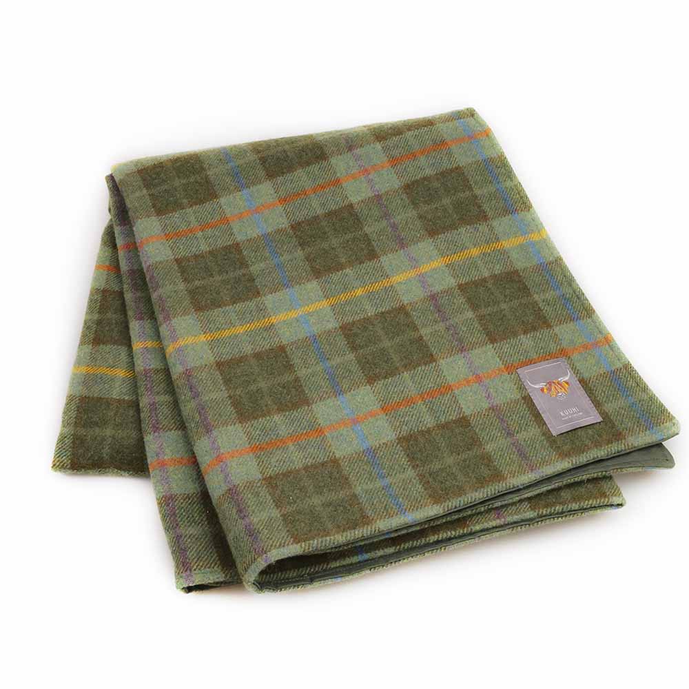 Schottische Tartan Picknickdecke Melrose Abbey — Grün, Orange, Lila und Blau, 100 % Lammwolle mit wasserdichter Unterseite, hergestellt in Schottland von Kuuhi