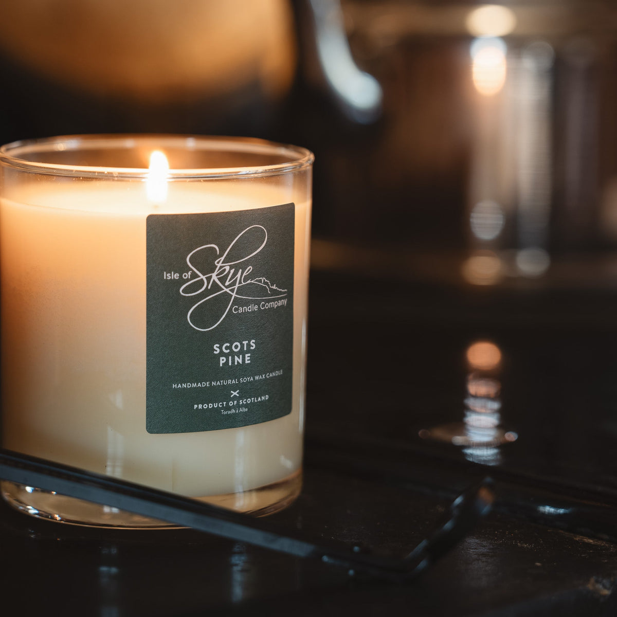Isle of Skye Candles Scots Pine Duftkerze aus der Scottish Collection – brennende Kerze aus Sojawachs