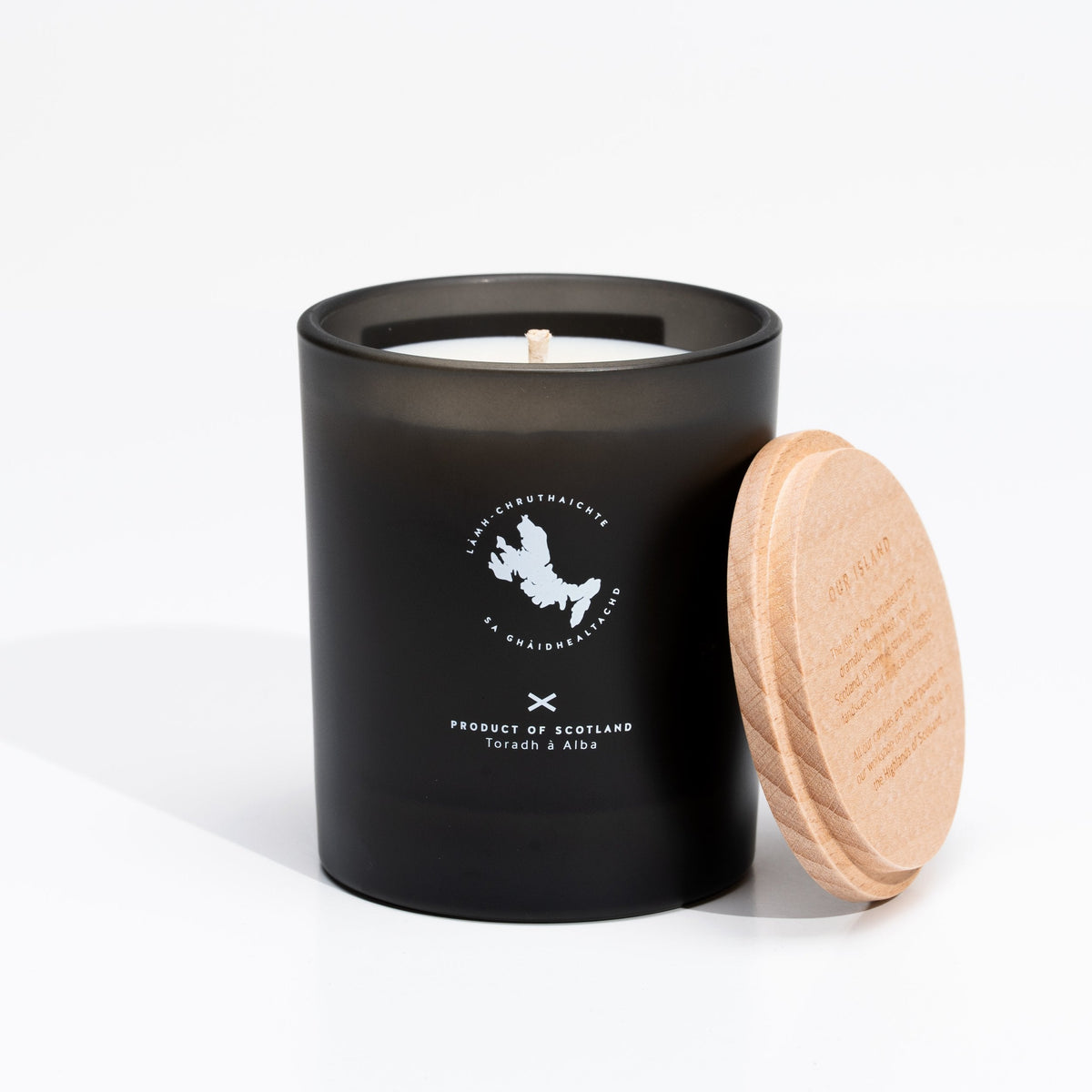 Isle of Skye Candles Vanilla & Fig Duftkerze im schwarzen Tumbler – Rückseite mit Etikett