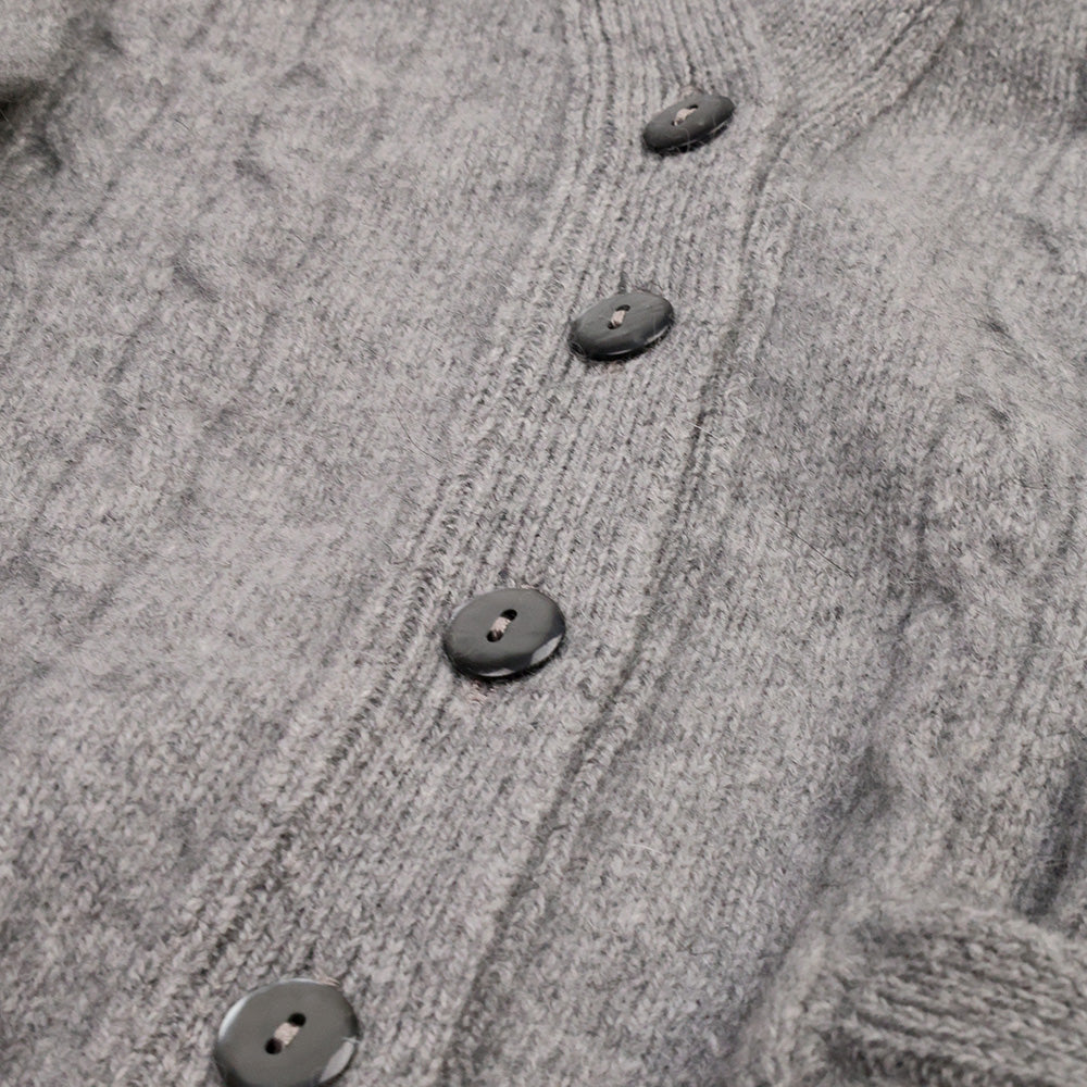 William Lockie Zopfmuster Strickjacke Silber Grau — Knöpfe und Knopfleiste, klassische Knopfverarbeitung auf Geelong