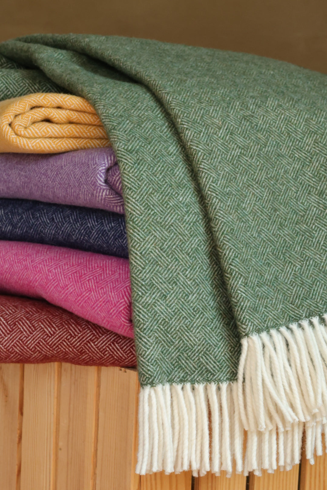 Cuddly blanket wool blanket green