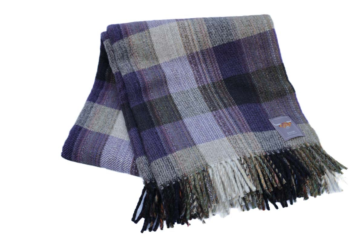 Coloured wool blanket purple with fringes