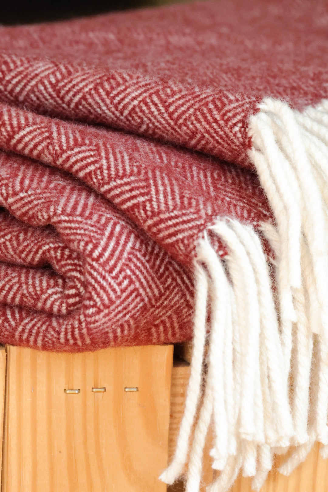 Cuddly blanket red | lambswool 180 x 150 cm