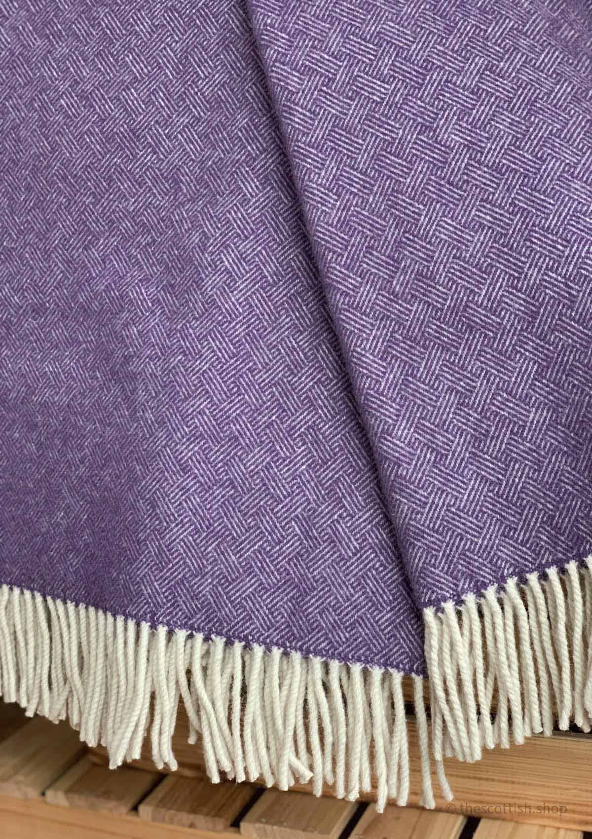 Schurwolle Kuscheldecke Lila