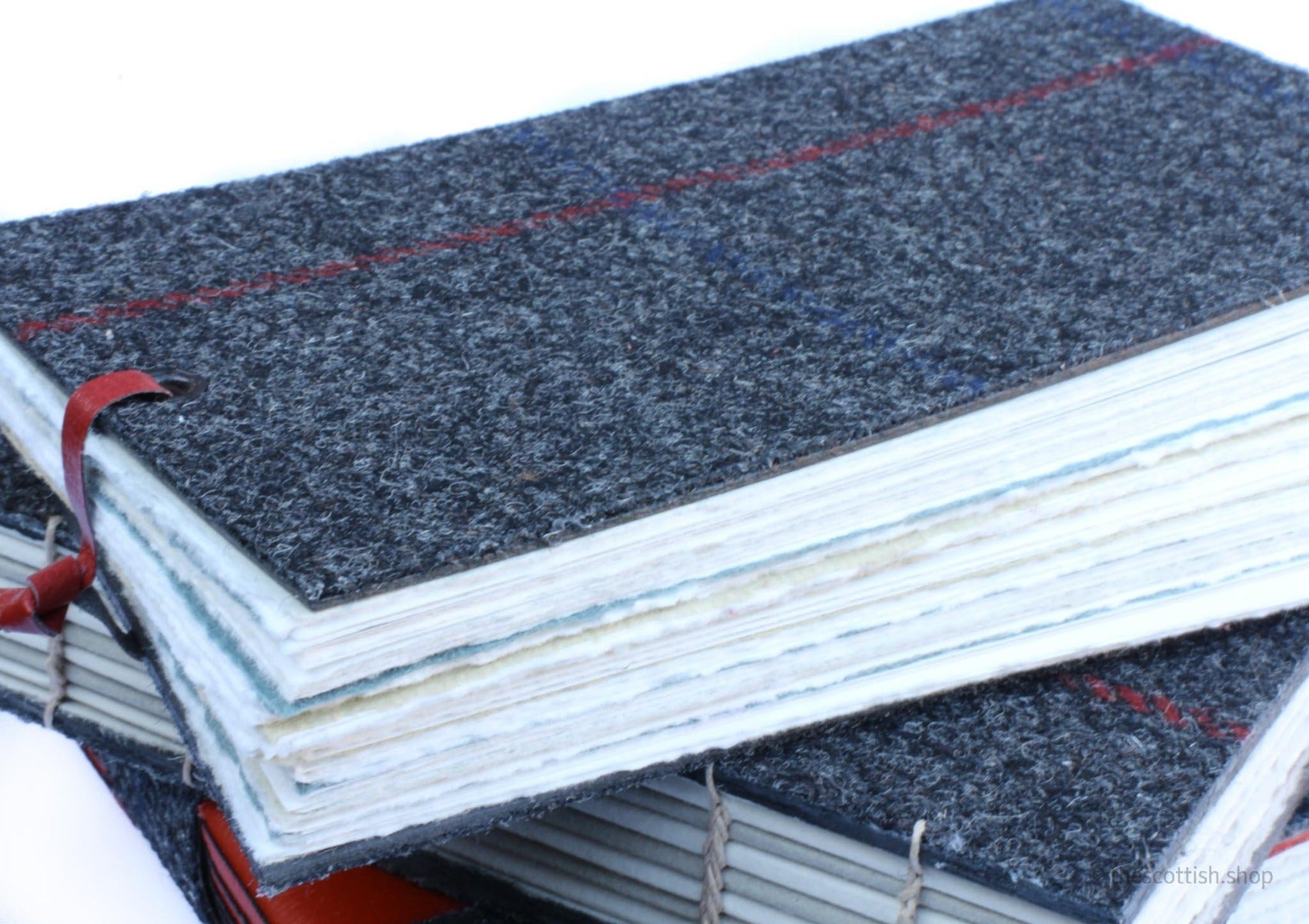 Tweed-Notizbücher-Klein-Grau-Rot-Handgebunden