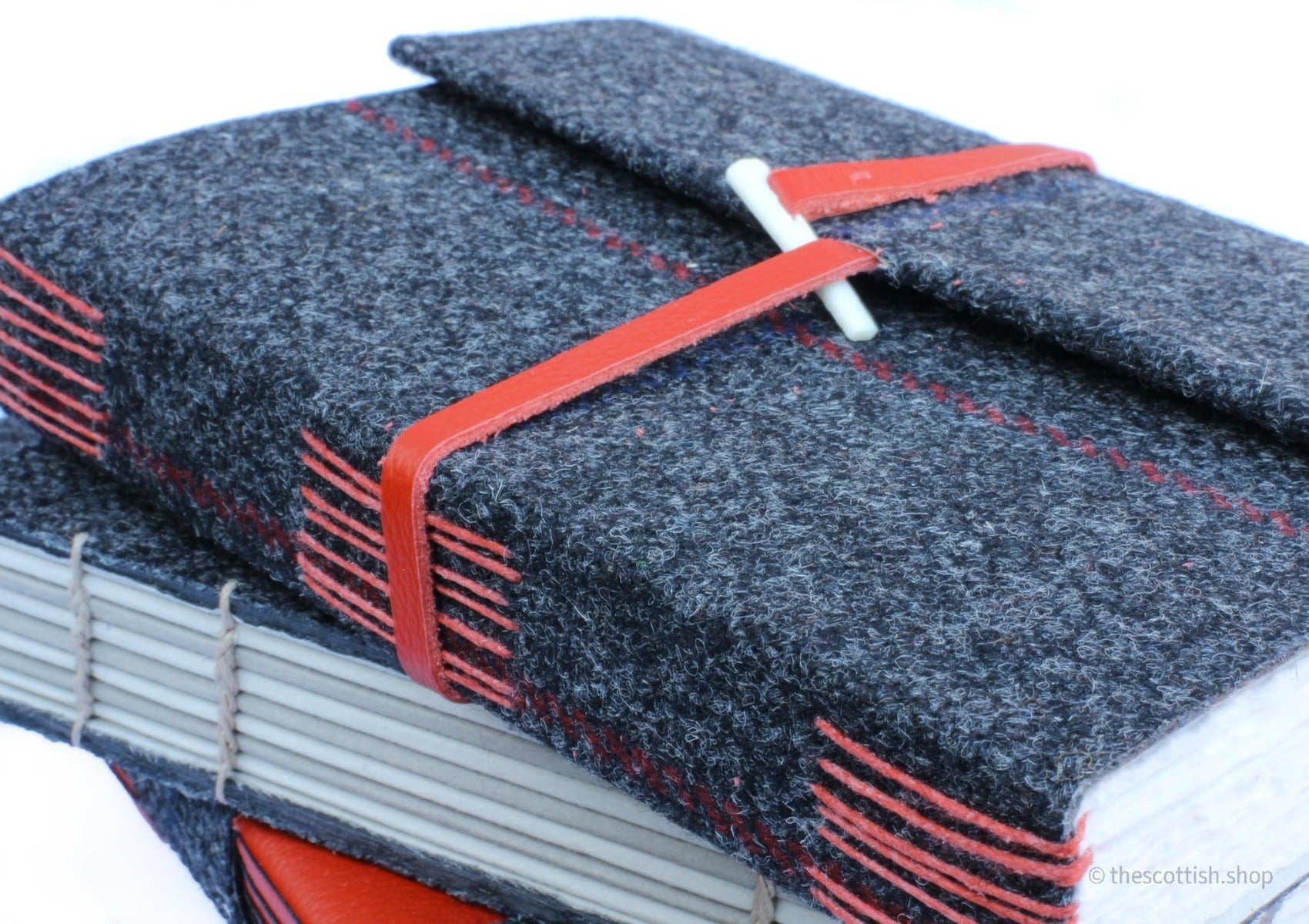 Tweed-Notizbücher-Long-Stitch-Grau-Rot-Handgebunden