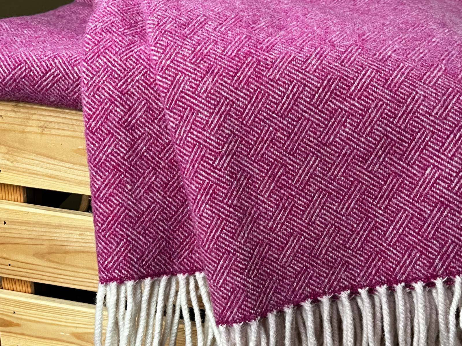 Kuscheldecken Linienmuster Rosa